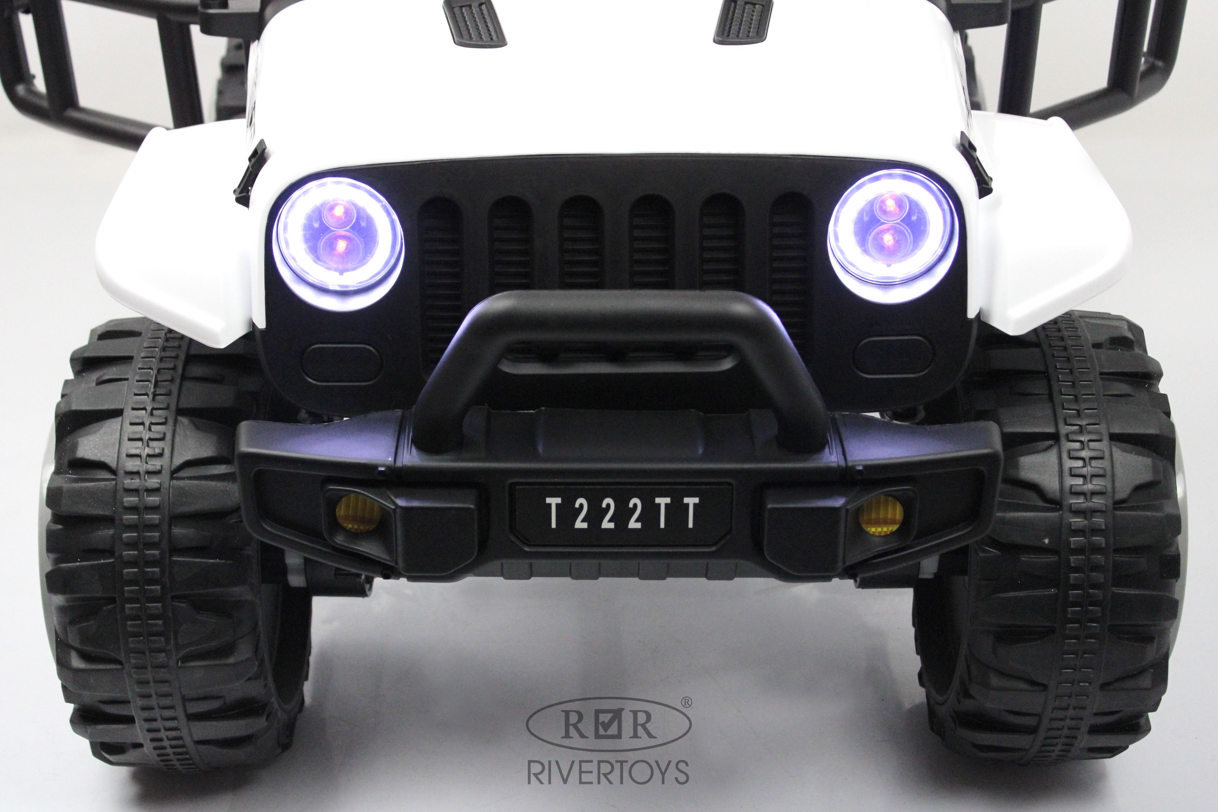Электромобиль RIVERTOYS T222TT-4WD-WHITE С пультом ДУ - фото 6