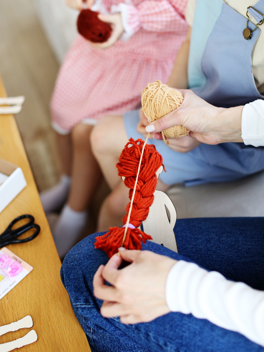 Набор для творчества "Куклы-подружки Бьюти салон" , раскраска игрушек, рисование по дереву, игра в одевание кукол - фото 19