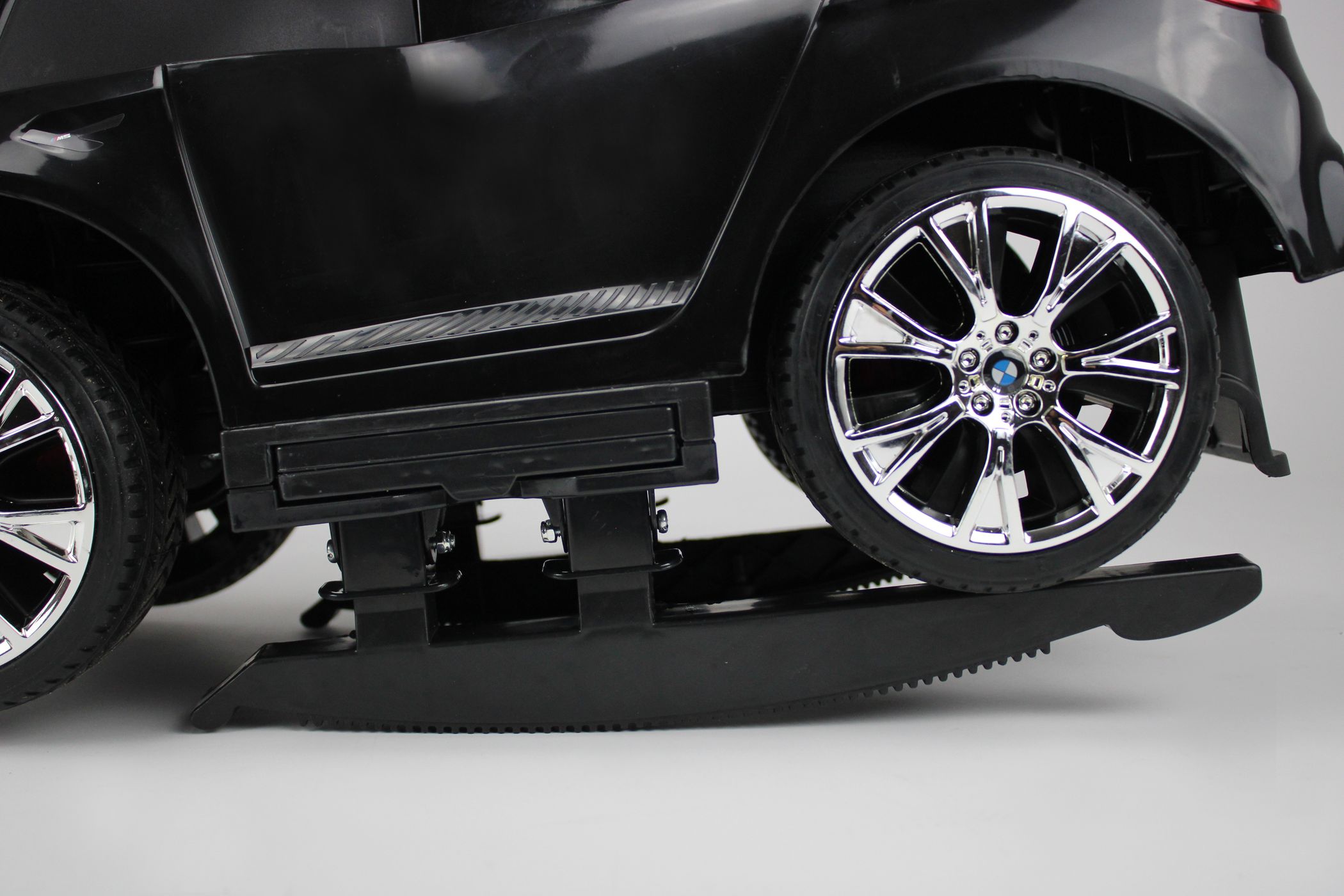 Электромобиль RIVERTOYS BMW A999MP-H-BLACK - фото 13