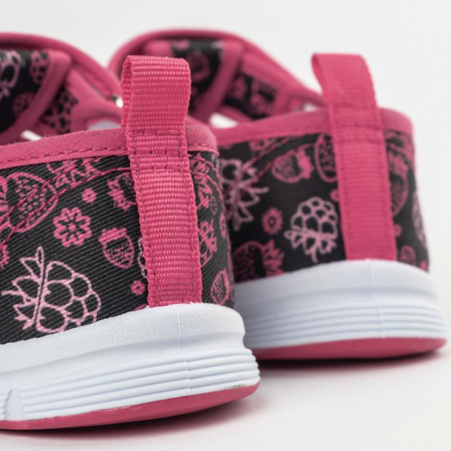 Сандалии TikkaGo 7T06_913-1_black-pink - фото 4