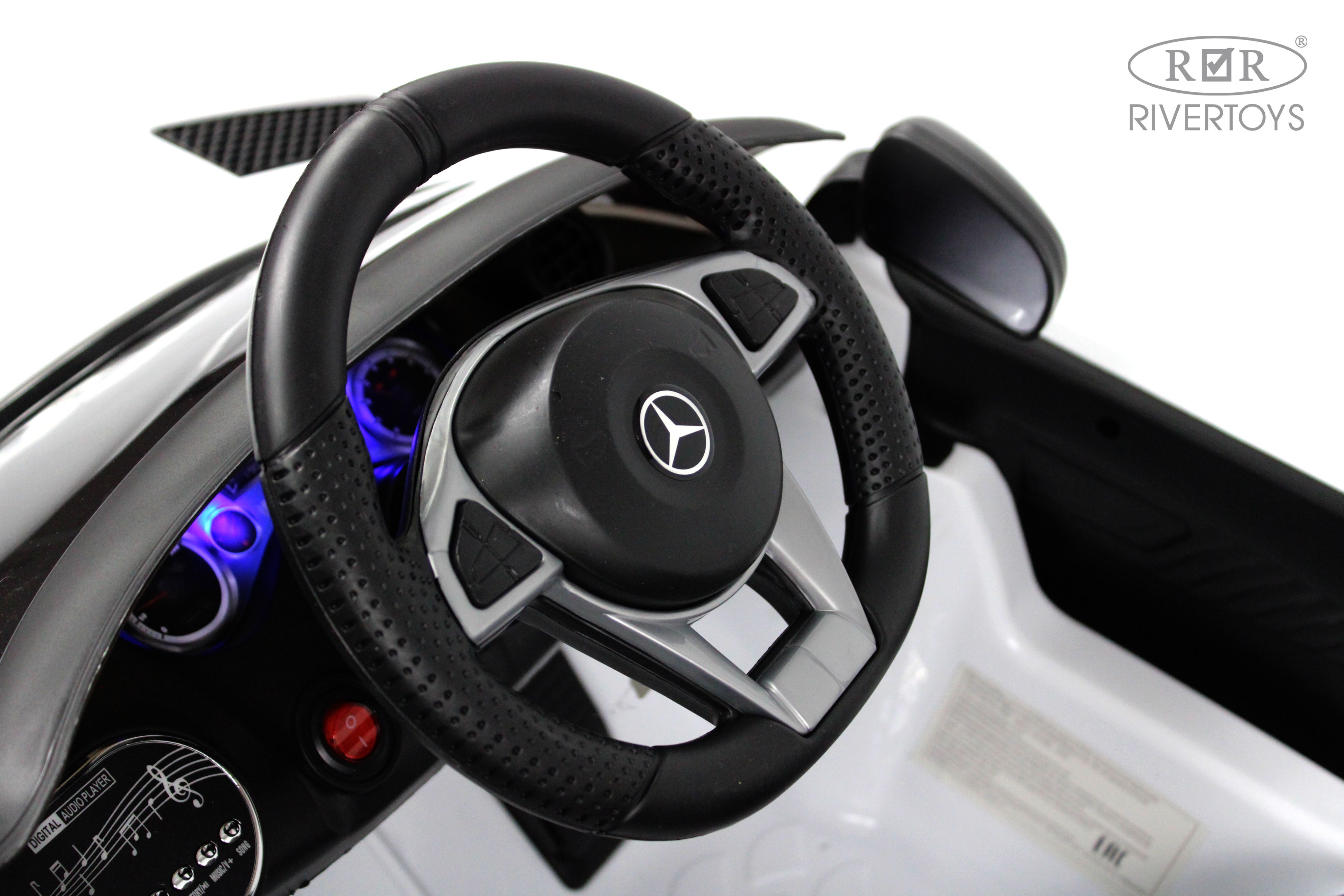 Электромобиль RIVERTOYS Mercedes X777XX-AMG-WHITE С пультом ДУ - фото 10