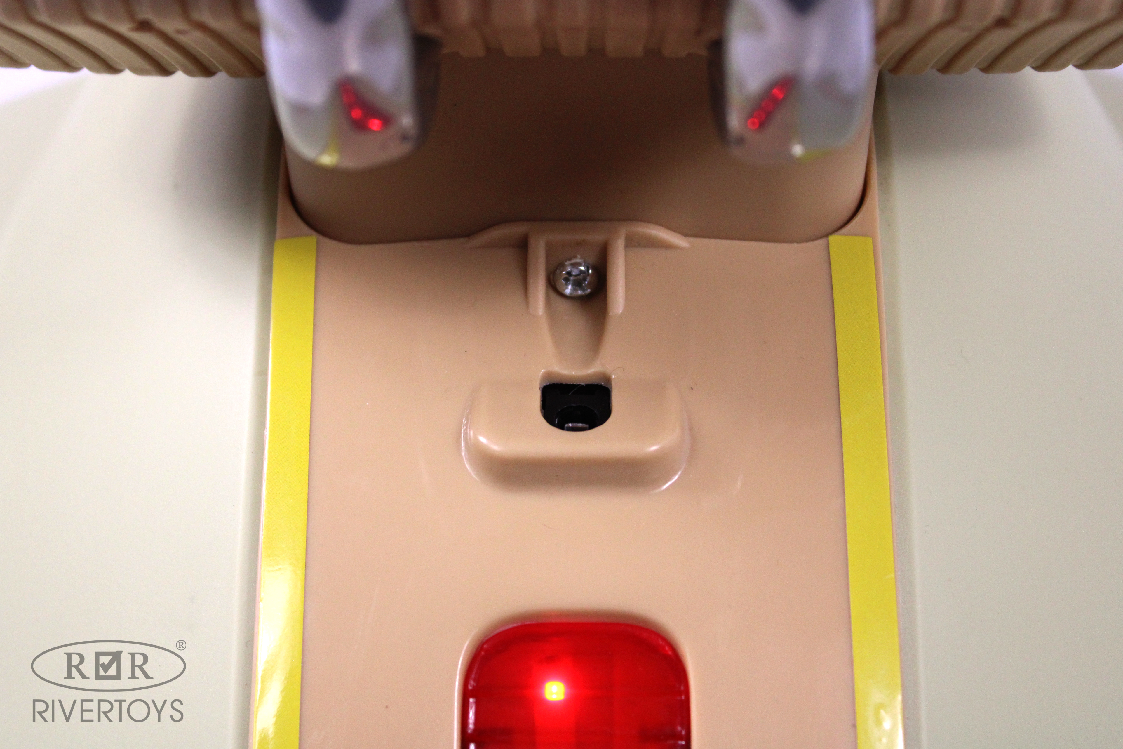 Электромобиль RIVERTOYS K444PX-GREEN - фото 12