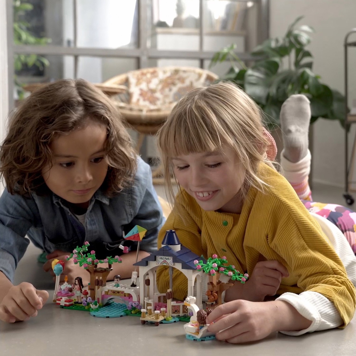 Конструктор LEGO Friends Парк Хартлейк Сити - фото 11