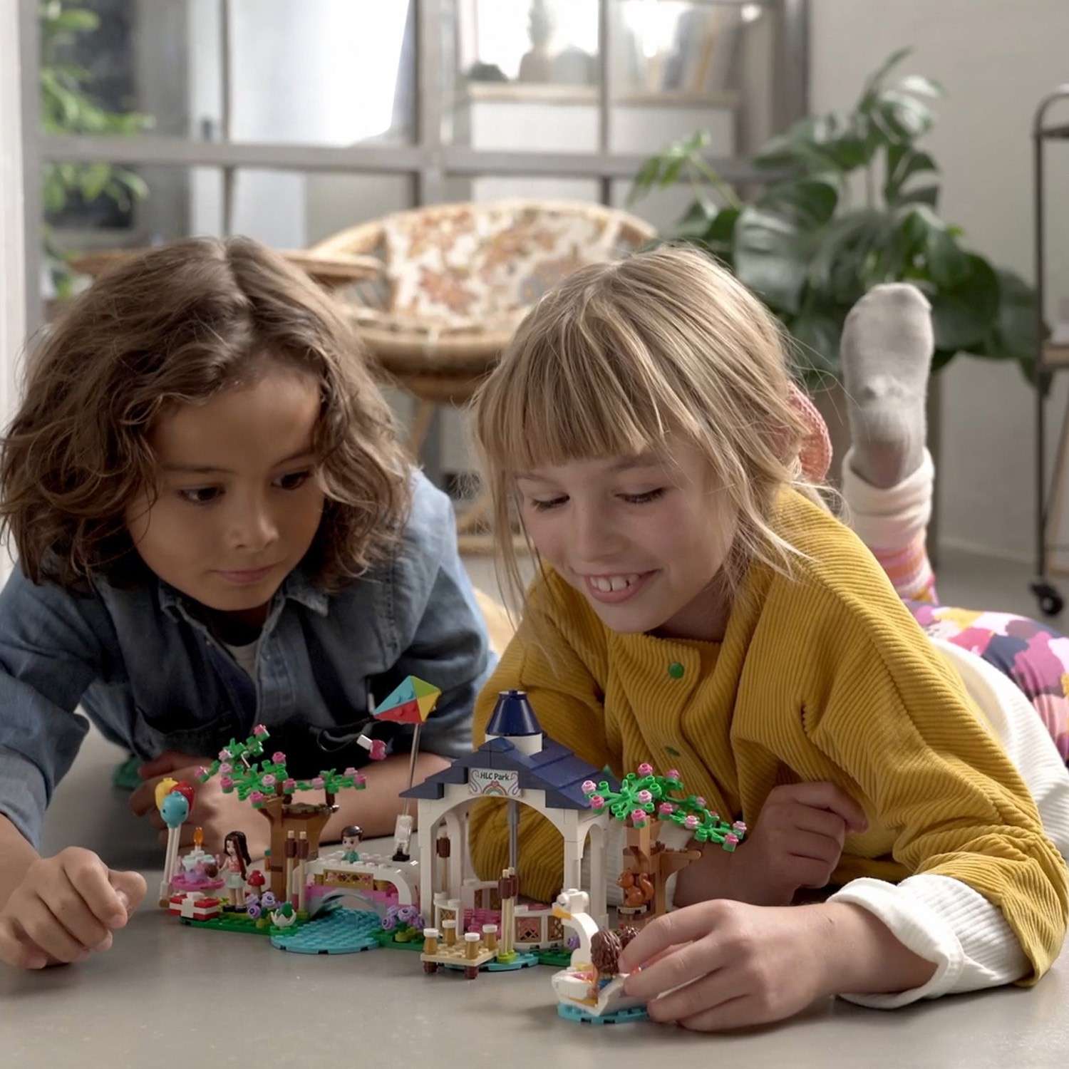 Конструктор LEGO Friends Парк Хартлейк Сити блочный - фото 11