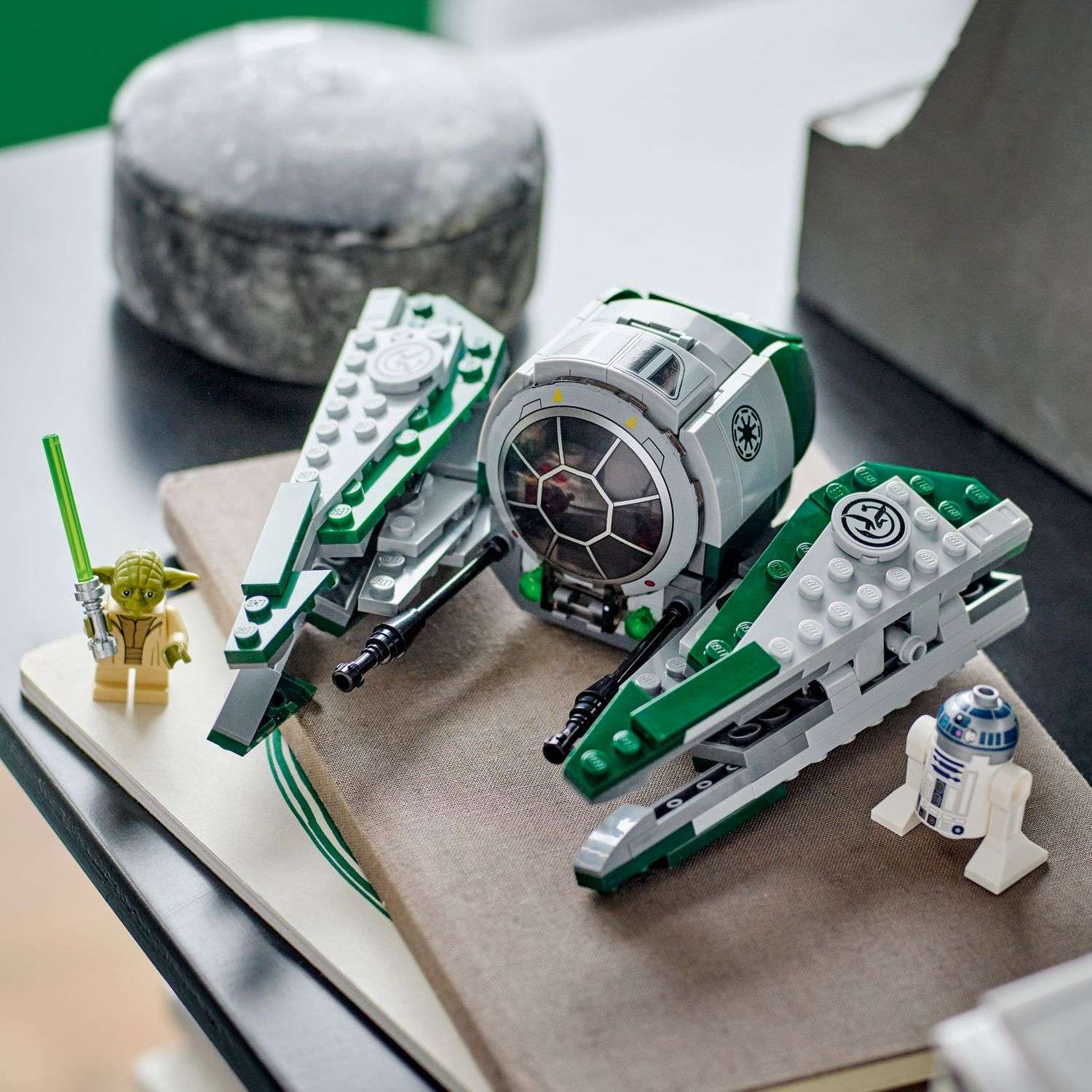 Конструктор LEGO Star Wars Yodas Jedi Starfighter 253 дет. - фото 8