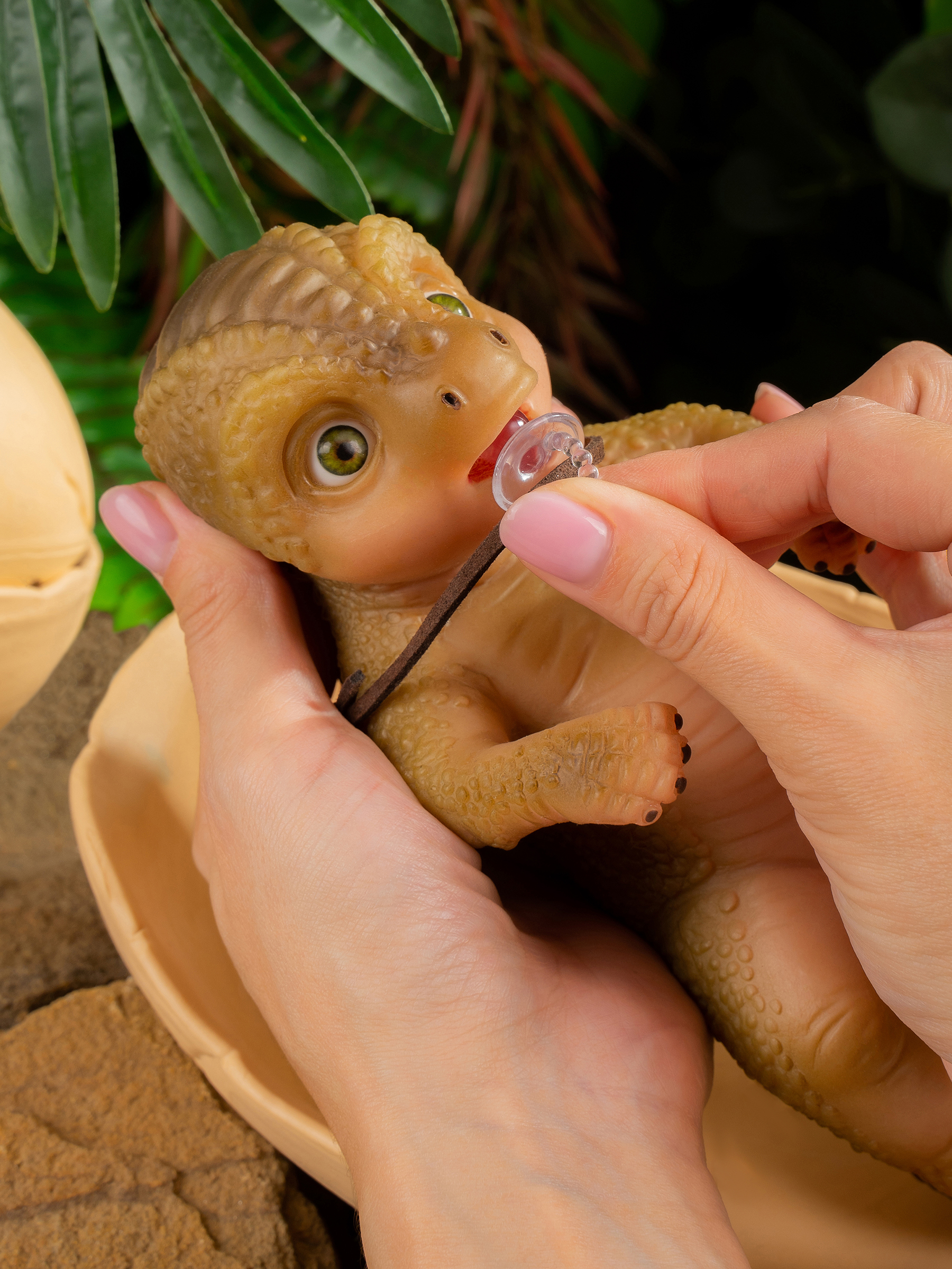 Кукла мини Magic Manufactory Magic Dino Игуанодон высота 22 см 4631163177443 - фото 19