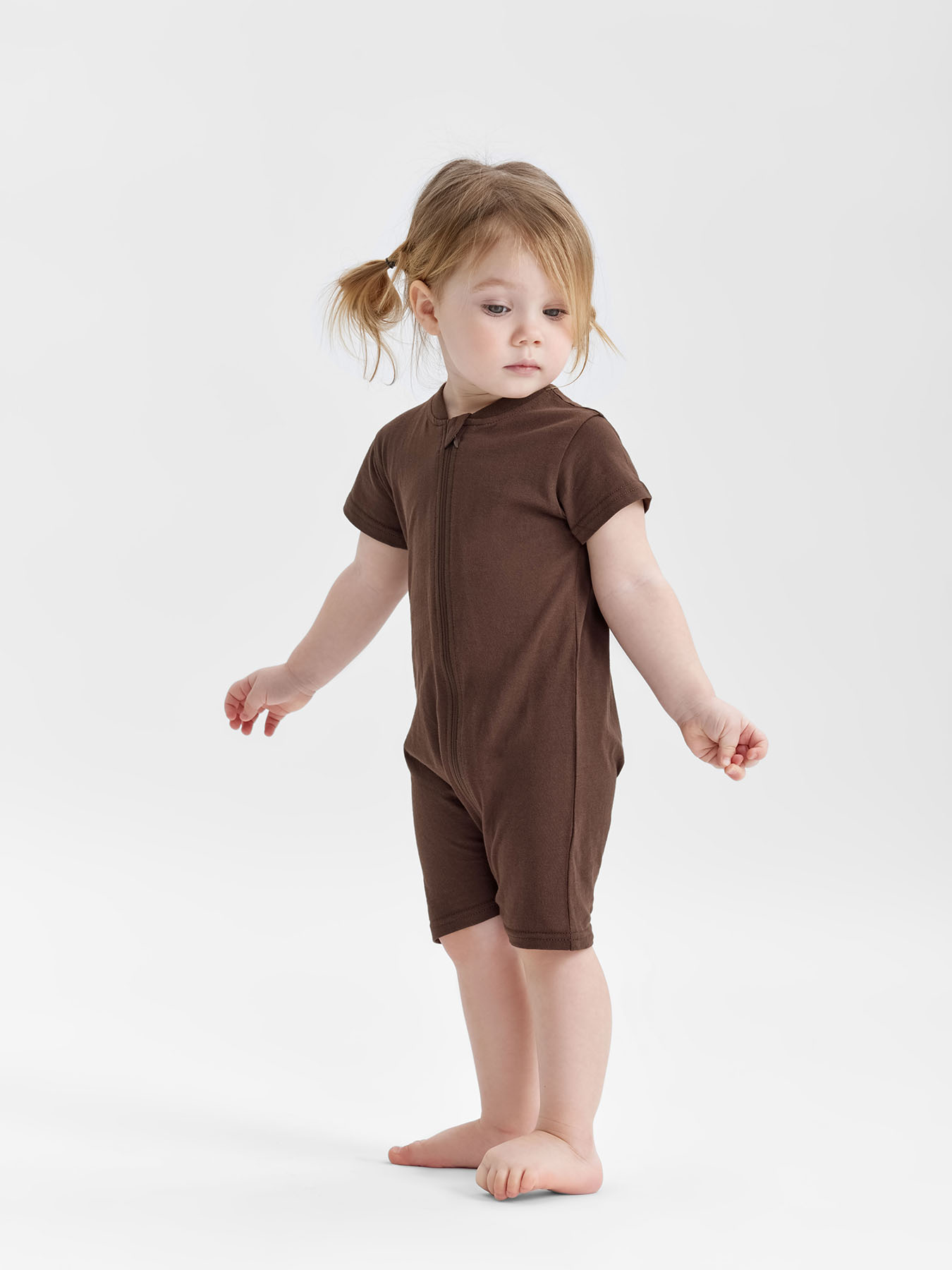 Песочник Happy Baby цвет коричневый страна производства Китай ⚡️ заказать за 1832 ₽ в интернет-магазине Детский мир. Размеры в наличии 68, 80, 92. Бесплатная доставка. Читайте отзывы, характеристики, смотрите 15 фото 88294_dark brown 88294_dark brown - фото 12