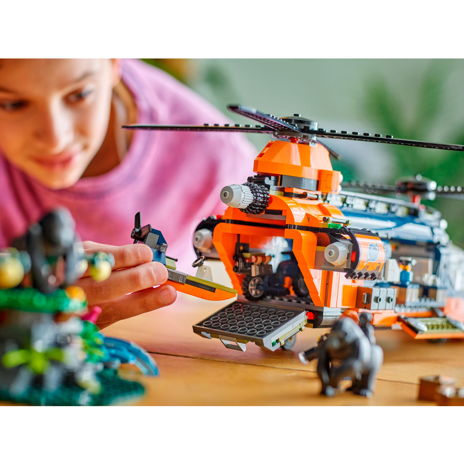 Конструктор LEGO City Вертолет исследователей 881 дет. - фото 11