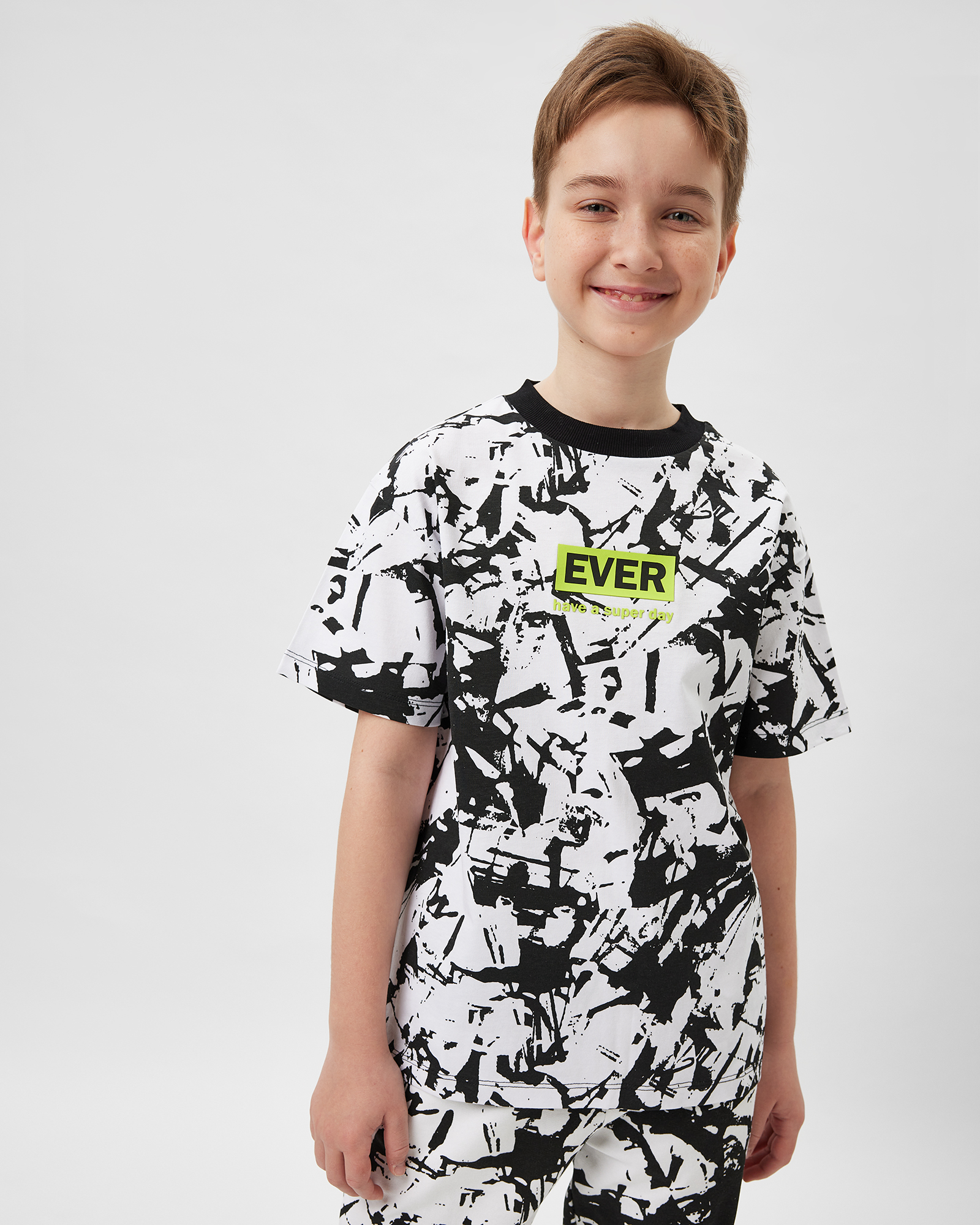 Изображение товара Футболка Futurino Fashion 146 Белая с контрастным паттерном