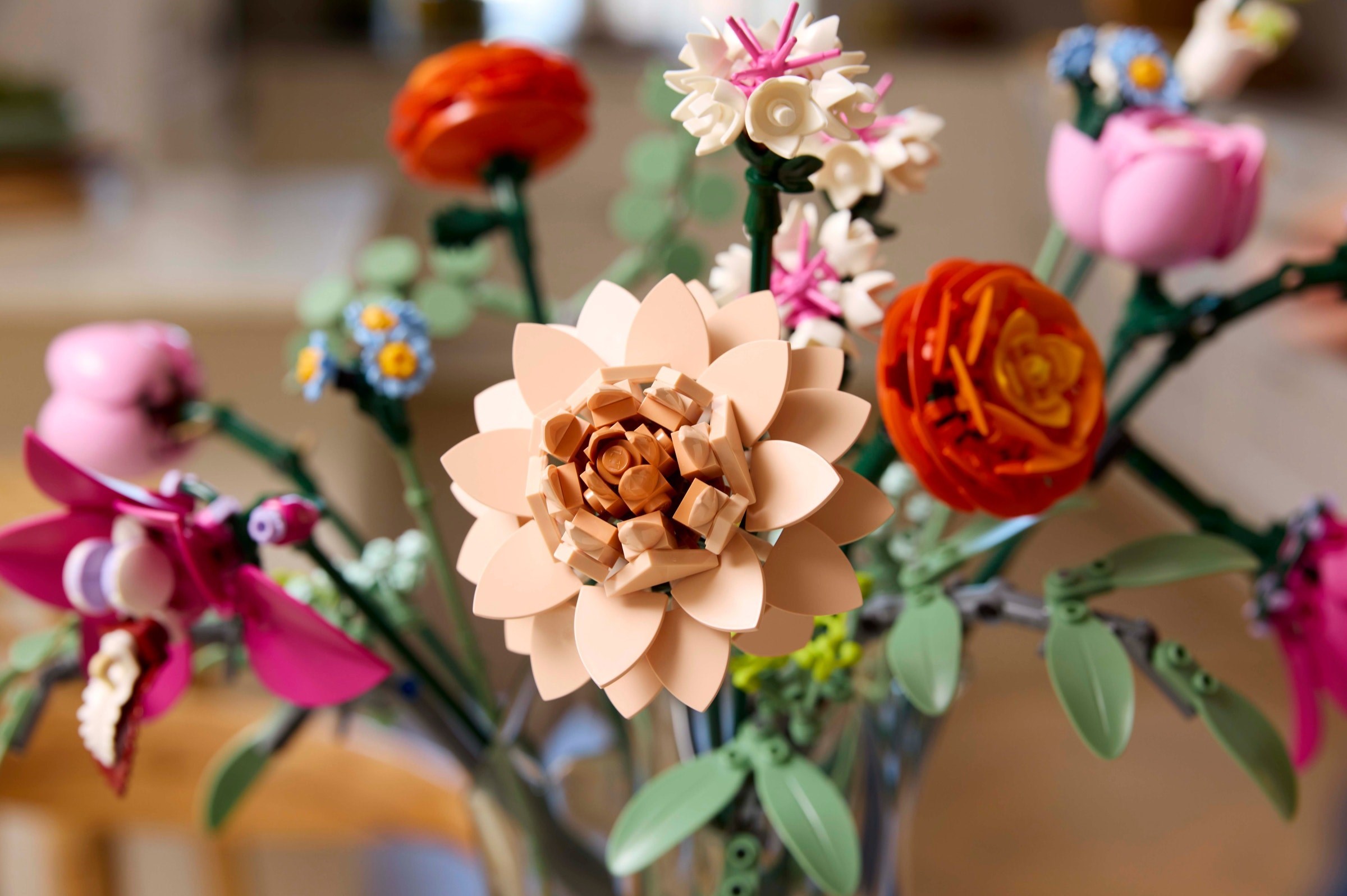 Конструктор LEGO Botanicals 10342 749 дет. - фото 4