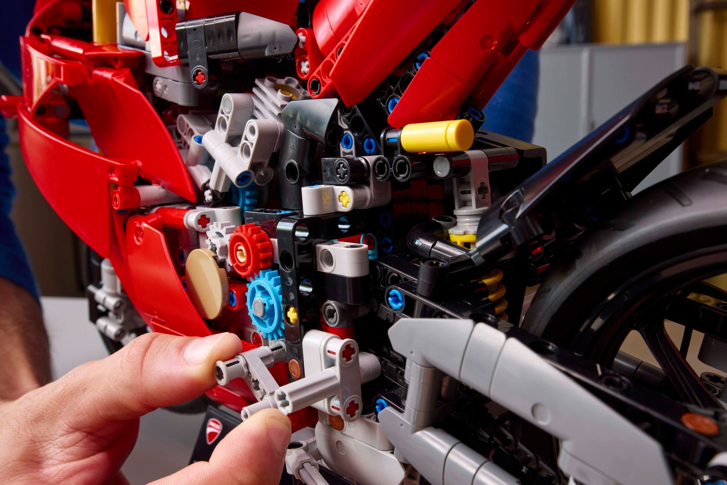 Конструктор LEGO Technic 42202 1603 дет. - фото 3