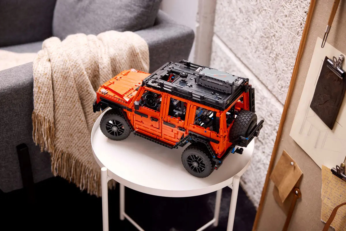 Конструктор LEGO Technic Mercedes-Benz G500 2891 дет. - фото 17
