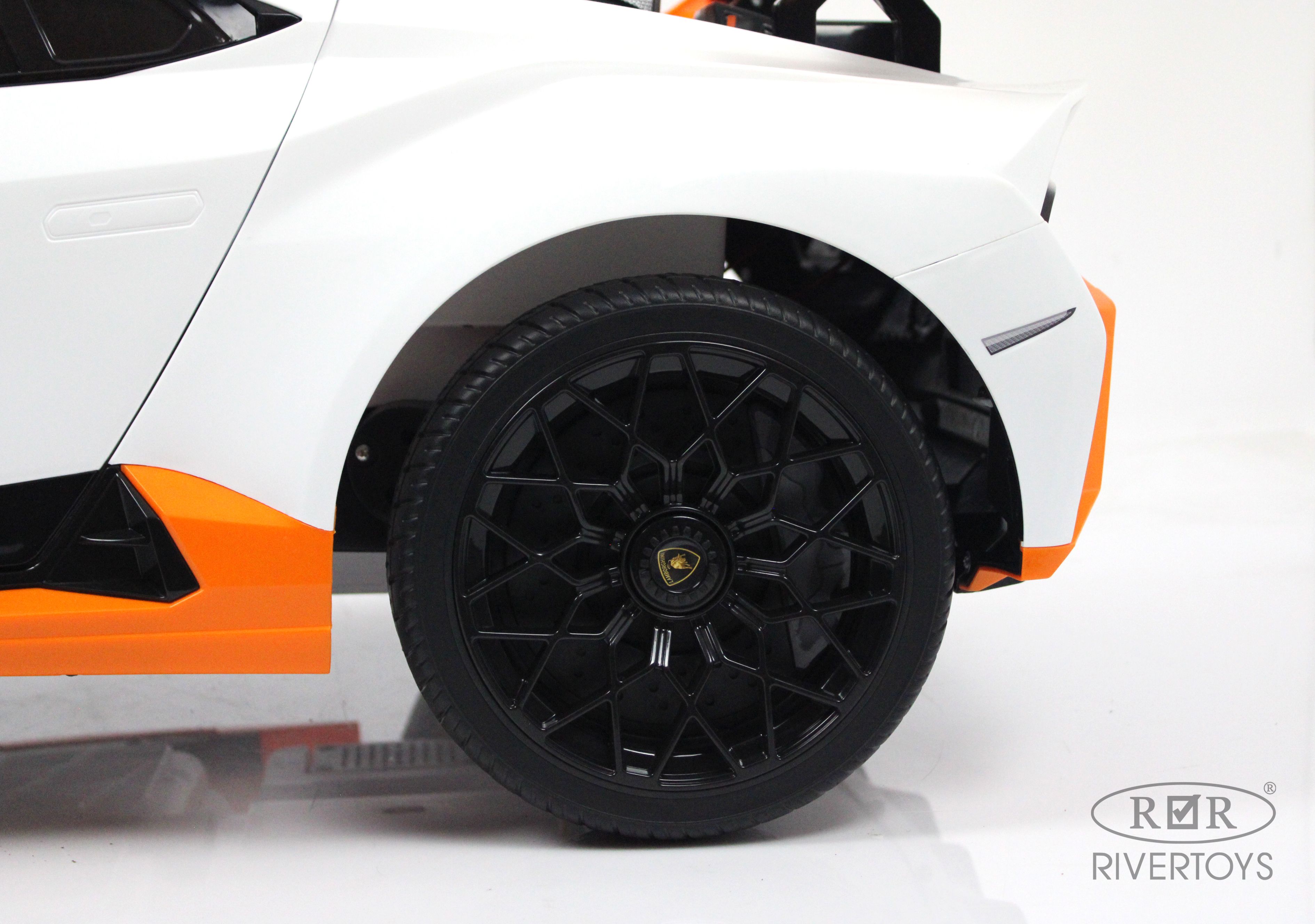 Электромобиль RIVERTOYS Lamborghini E888EE-WHITE С пультом ДУ - фото 19