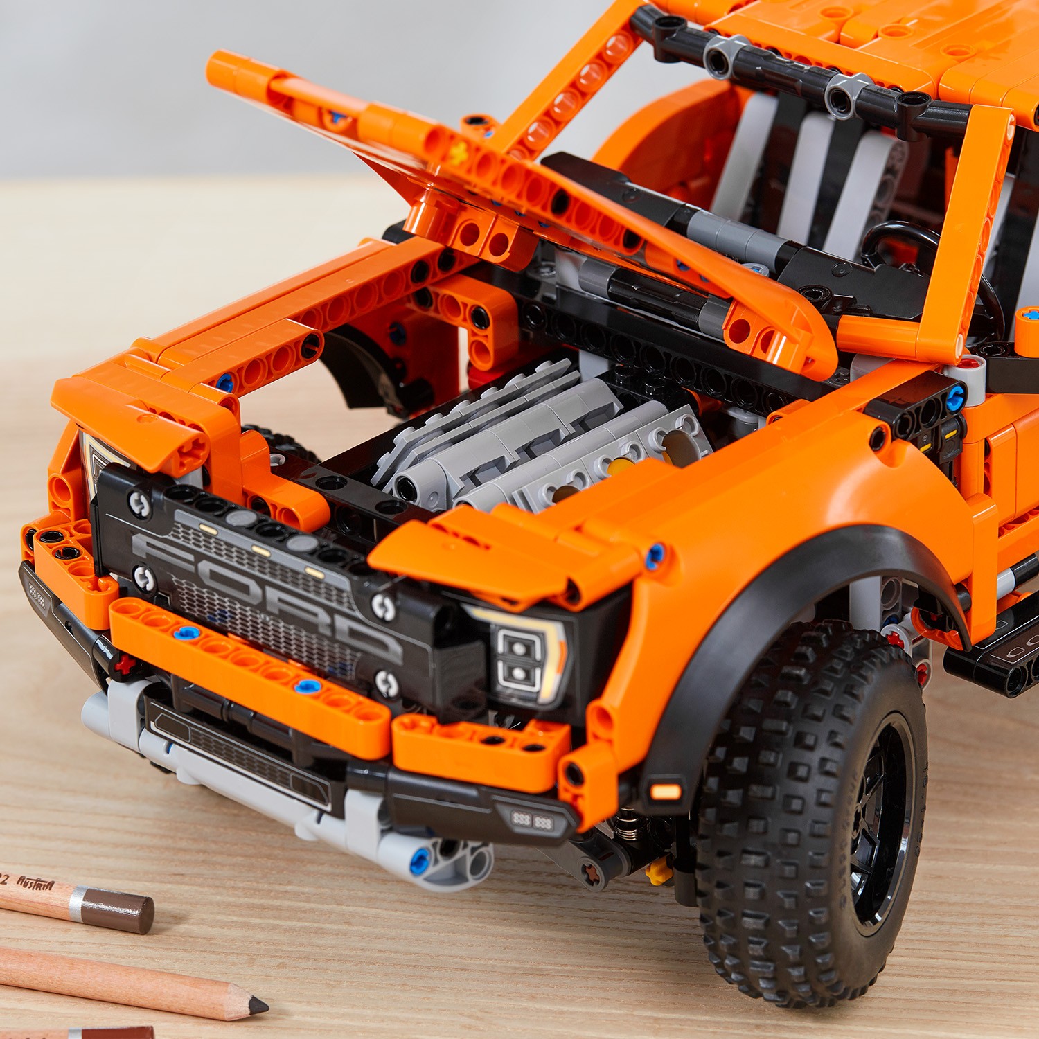 Конструктор LEGO Technic Ford F-150 Raptor сборная игровая модель - фото 9