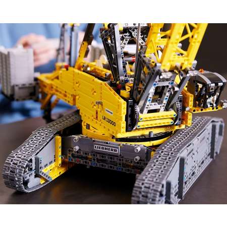 Конструктор LEGO Technic Liebherr Crawler Crane LR блочный