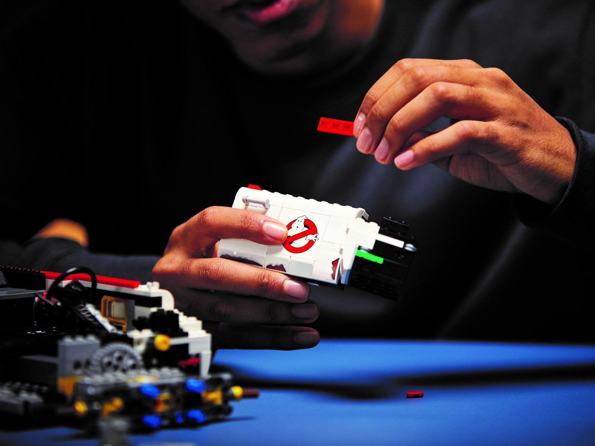 Конструктор LEGO Icons 10274 2352 дет. - фото 19