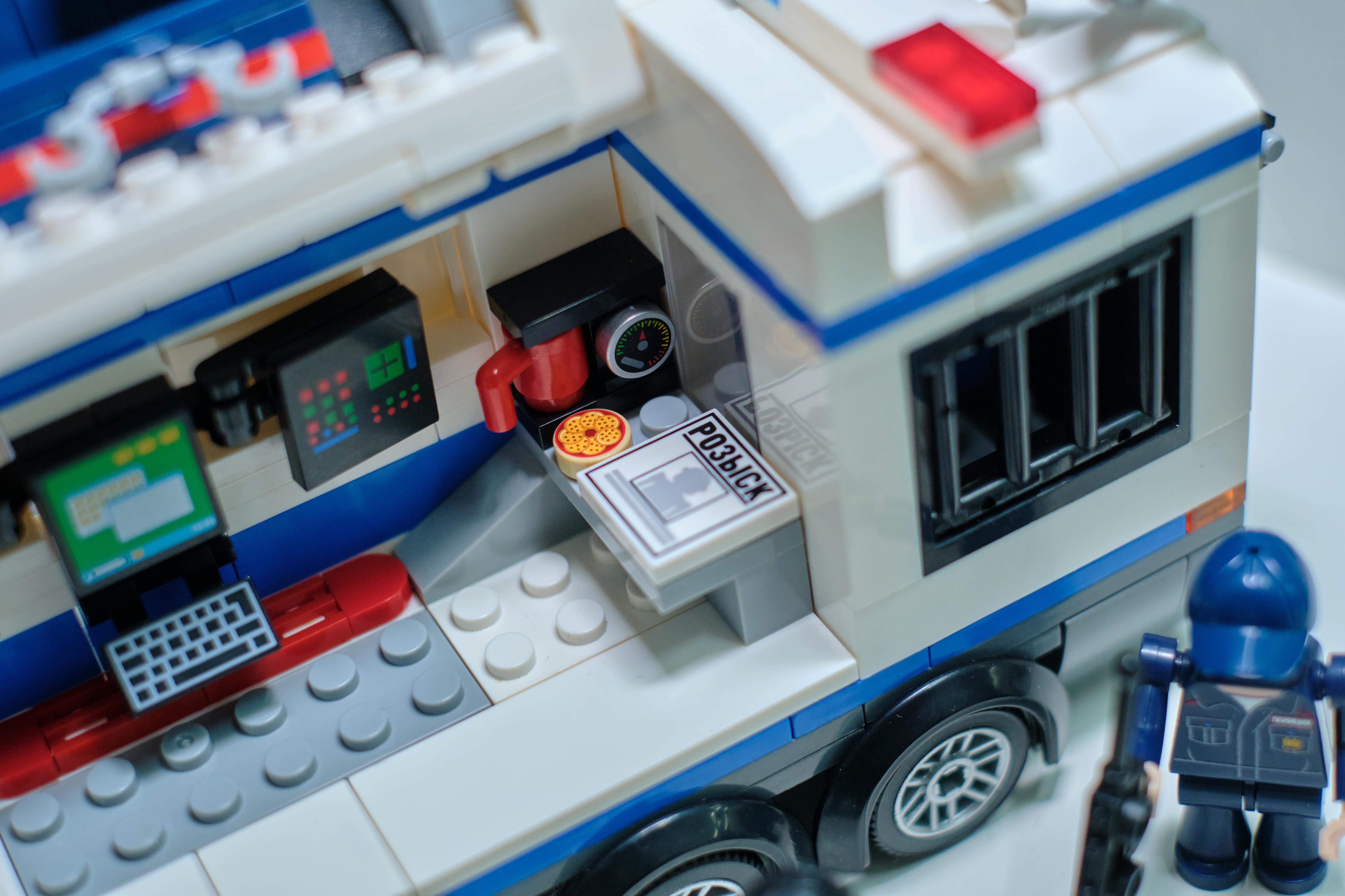 Конструктор brick labs Полицейский трак 572 дет. - фото 15