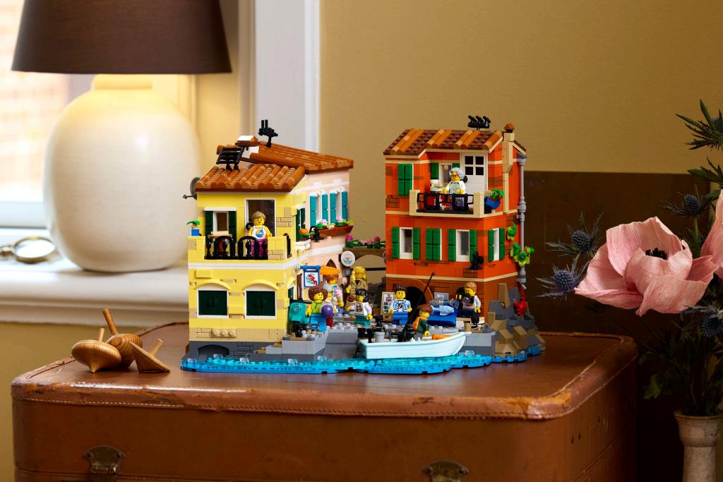 Конструктор LEGO Ideas 21359 3251 дет. - фото 7