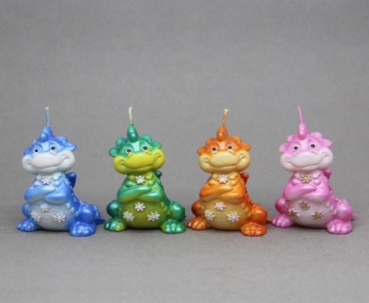 Свеча Дракон со снежинками (55х50х85, вес 45 гр) - фото 1