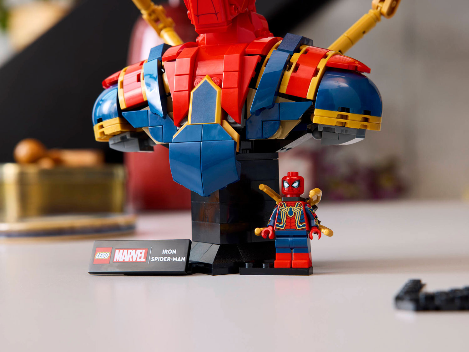 Конструктор LEGO Marvel Super Heroes Бюст Железного Человека 379 дет. - фото 8