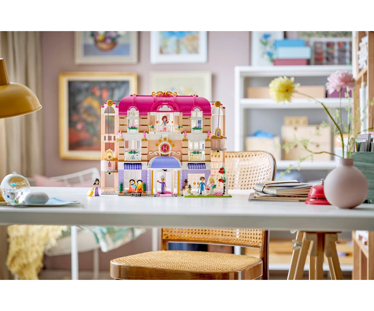 Конструктор LEGO Friends Гранд отель в Хартлэйк Сити 1406 дет. - фото 12