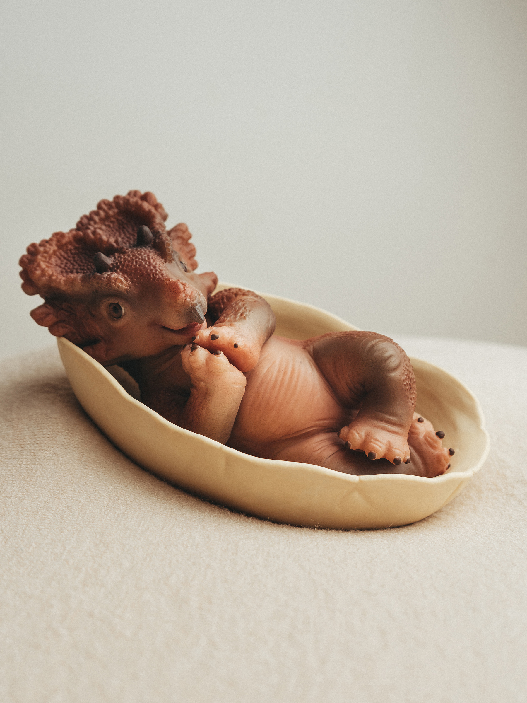 Кукла мини Magic Manufactory Magic Dino Трицератопс высота 24 см 4631163177450 - фото 1