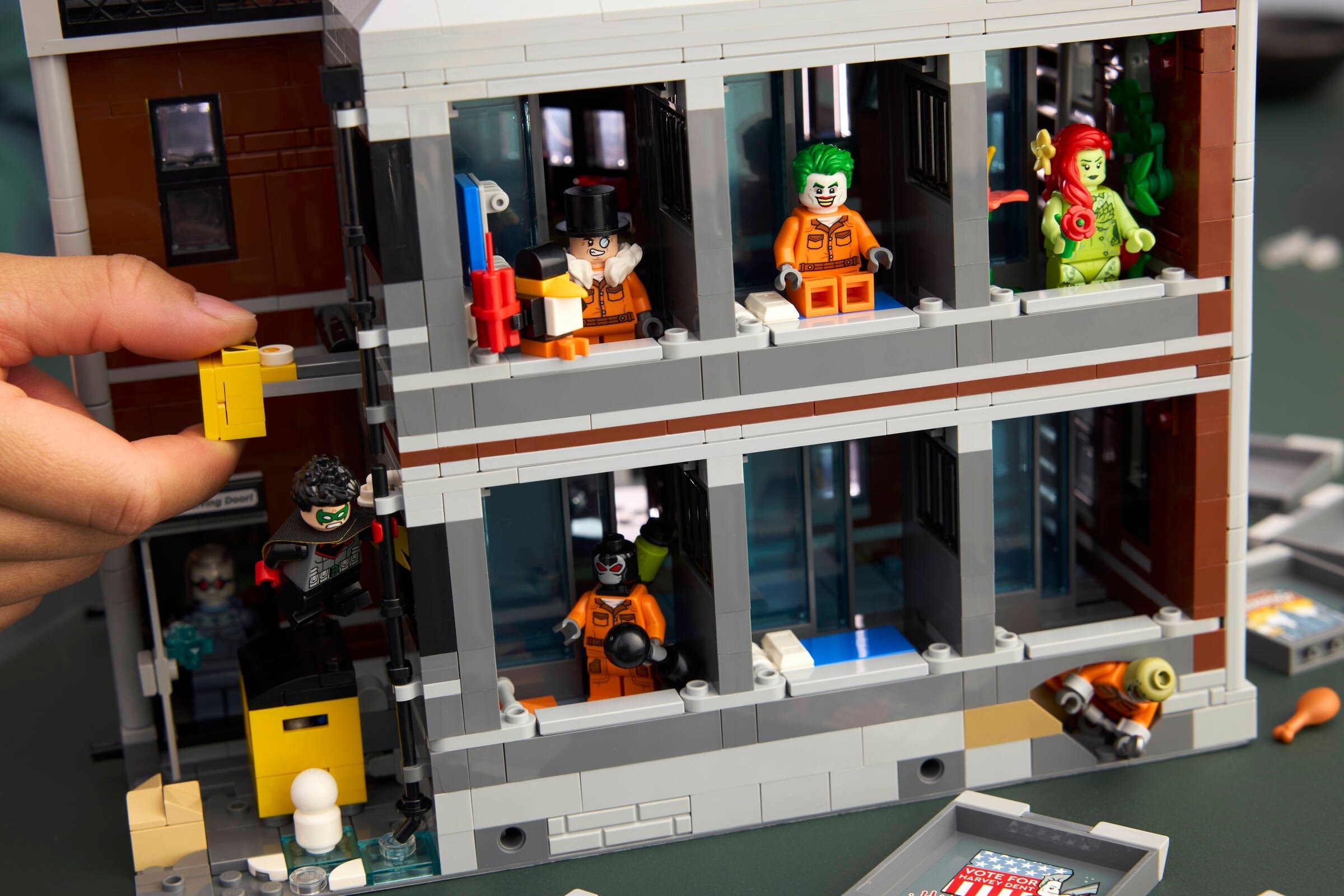 Конструктор LEGO DC Super Heroes 76300 2953 дет. - фото 4