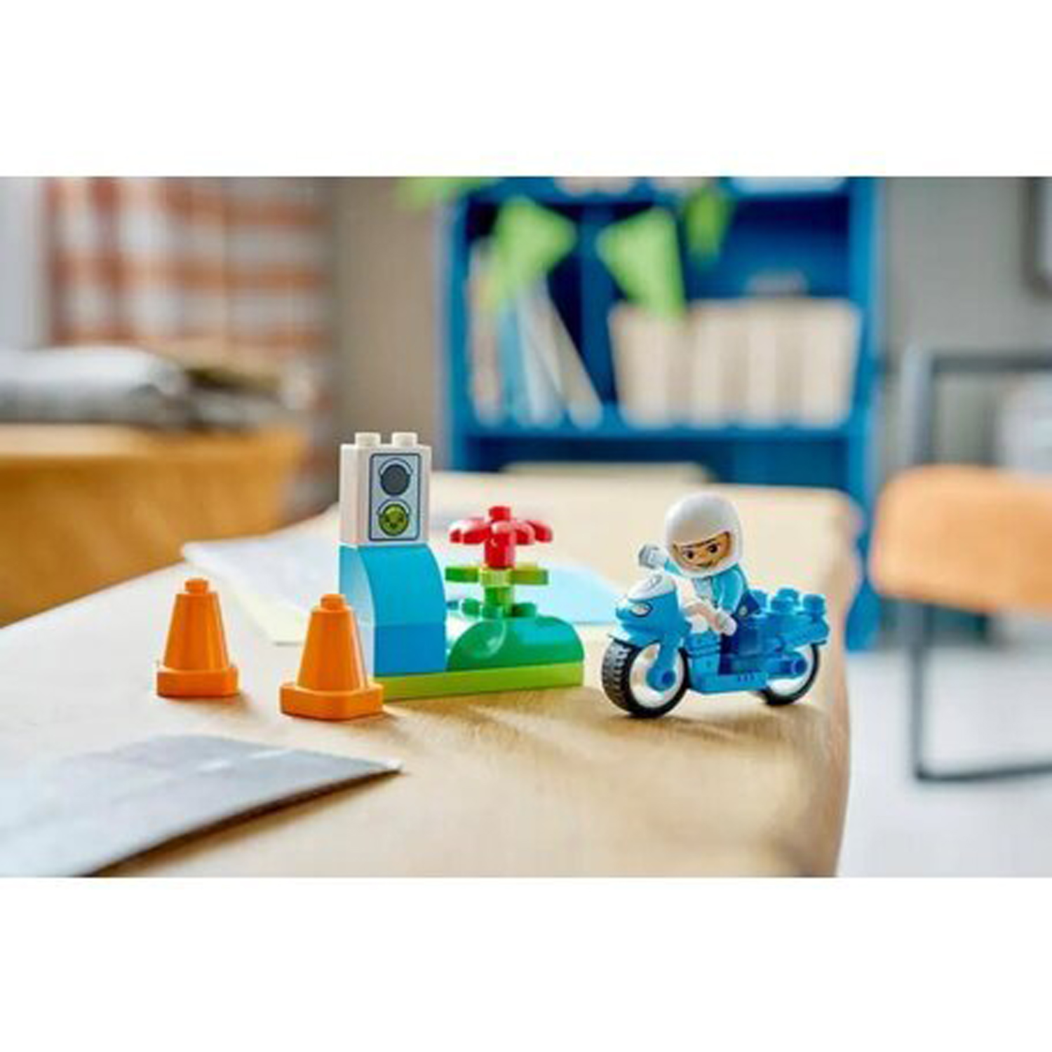 Конструктор LEGO DUPLO Полицейский мотоцикл 11 дет. - фото 8
