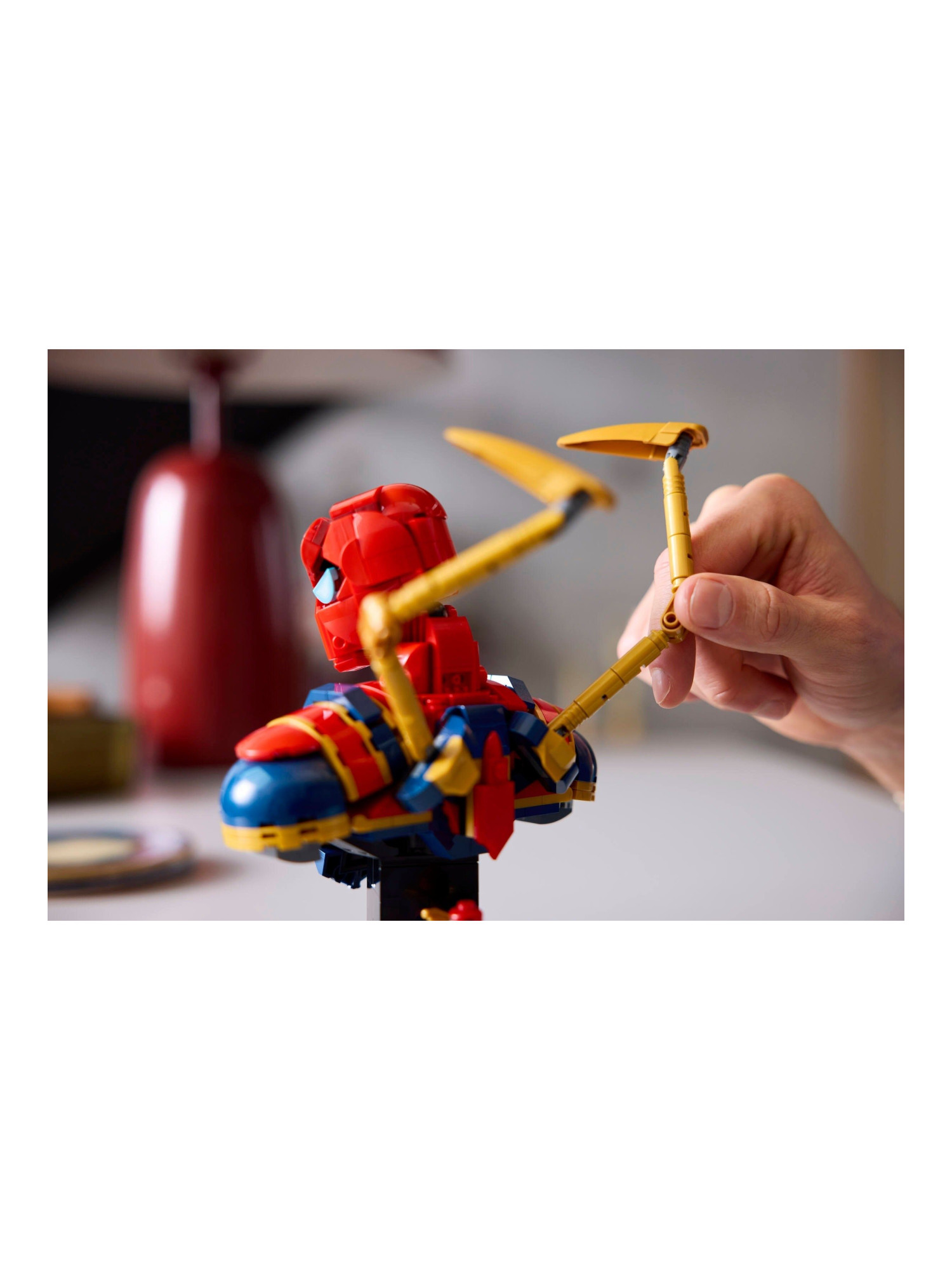 Конструктор LEGO Marvel Super Heroes Бюст Железного Паука 379 дет. - фото 5