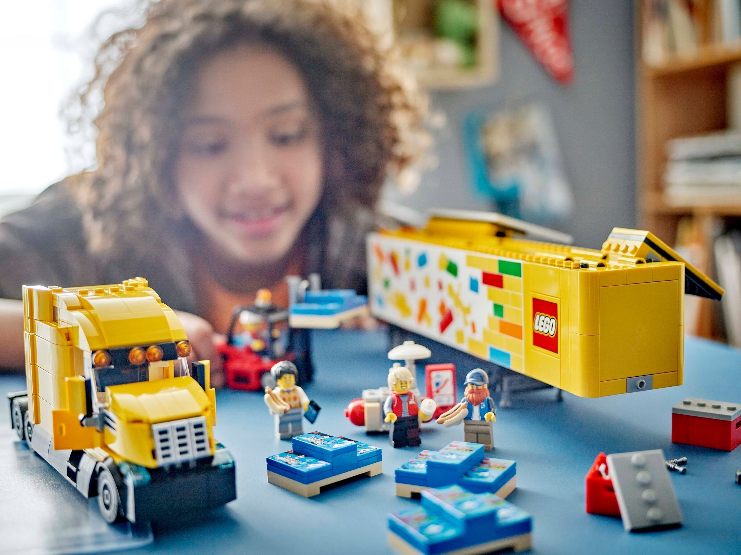 Конструктор LEGO City 60440 1061 дет. - фото 5