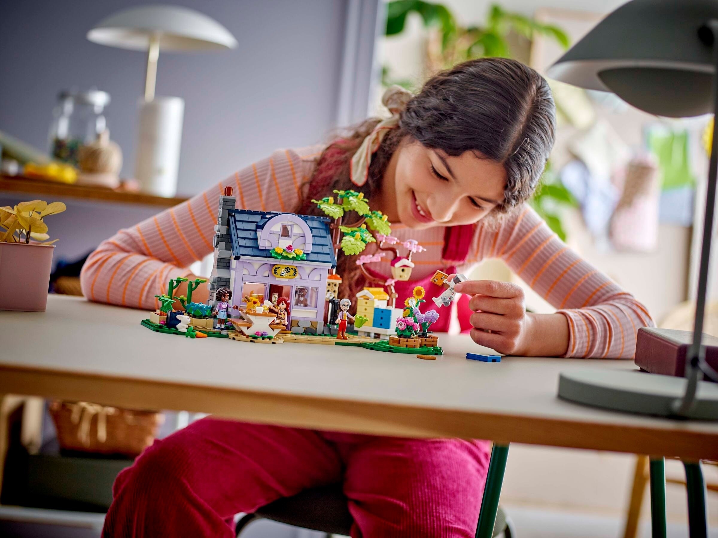 Конструктор LEGO Friends 42669 1161 дет. - фото 4