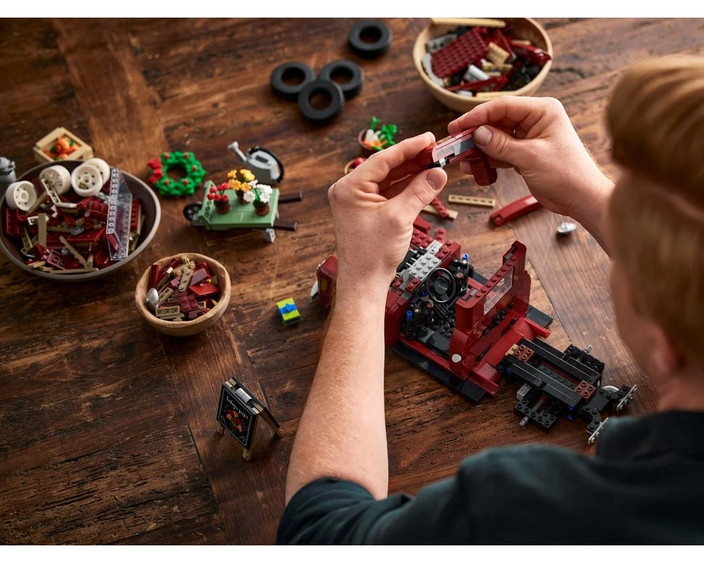 Конструктор LEGO Creator Expert 10290 2354 дет. - фото 27