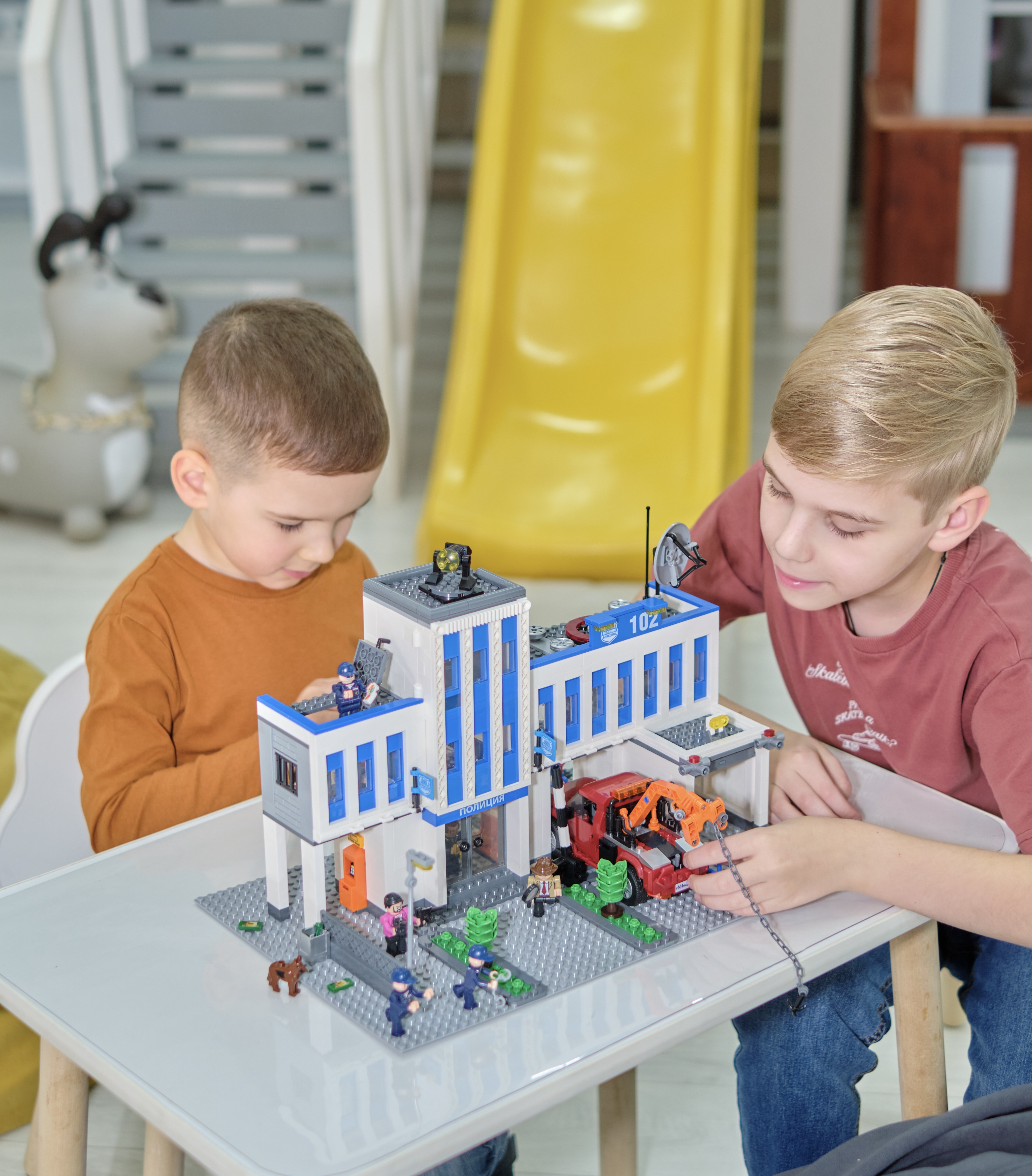 Конструктор brick labs Форт правосудия 1423 дет. - фото 16