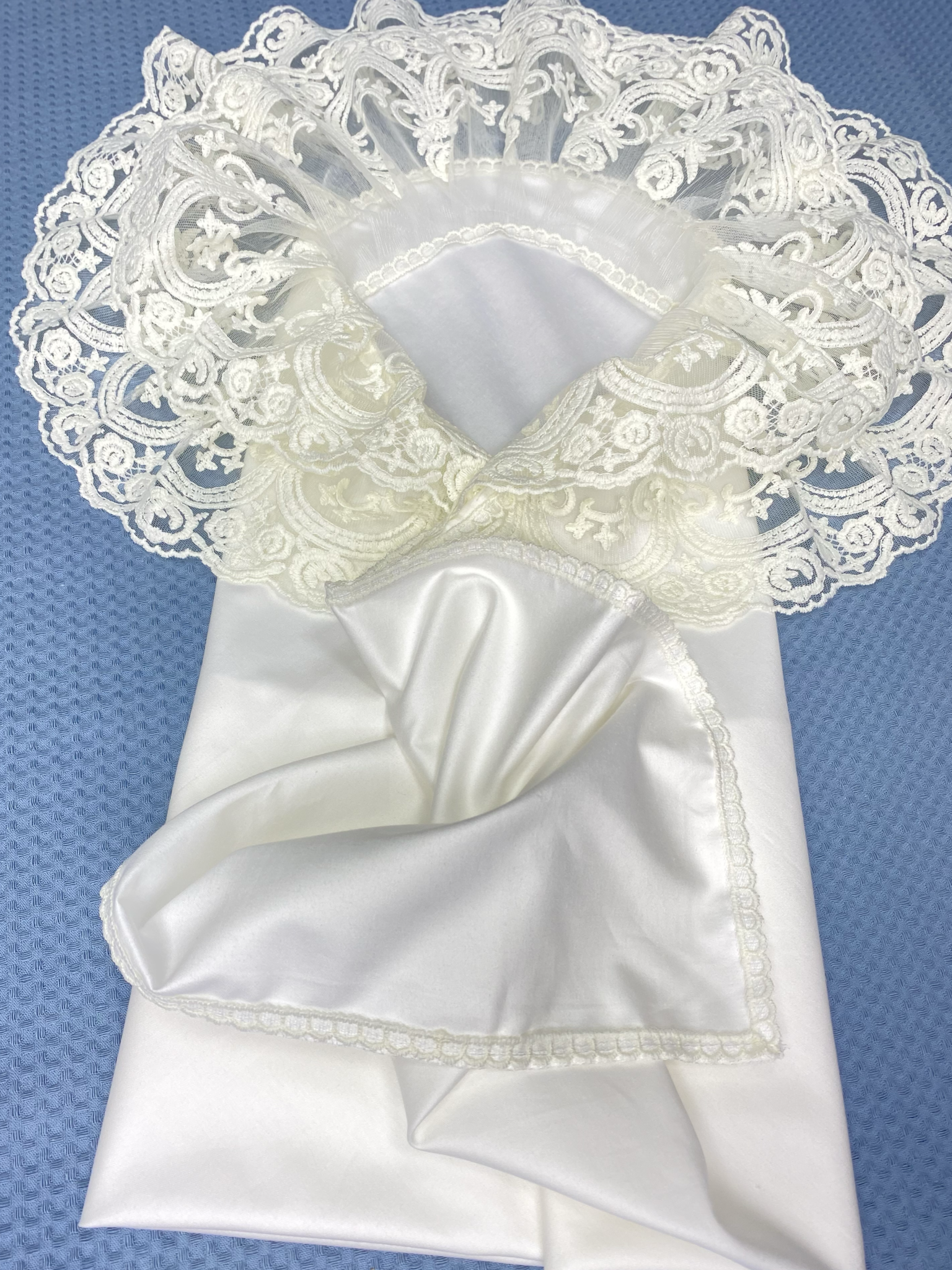 Конверт на выписку Делоникс Пеленка уголок с кружевом бежевый - фото 7