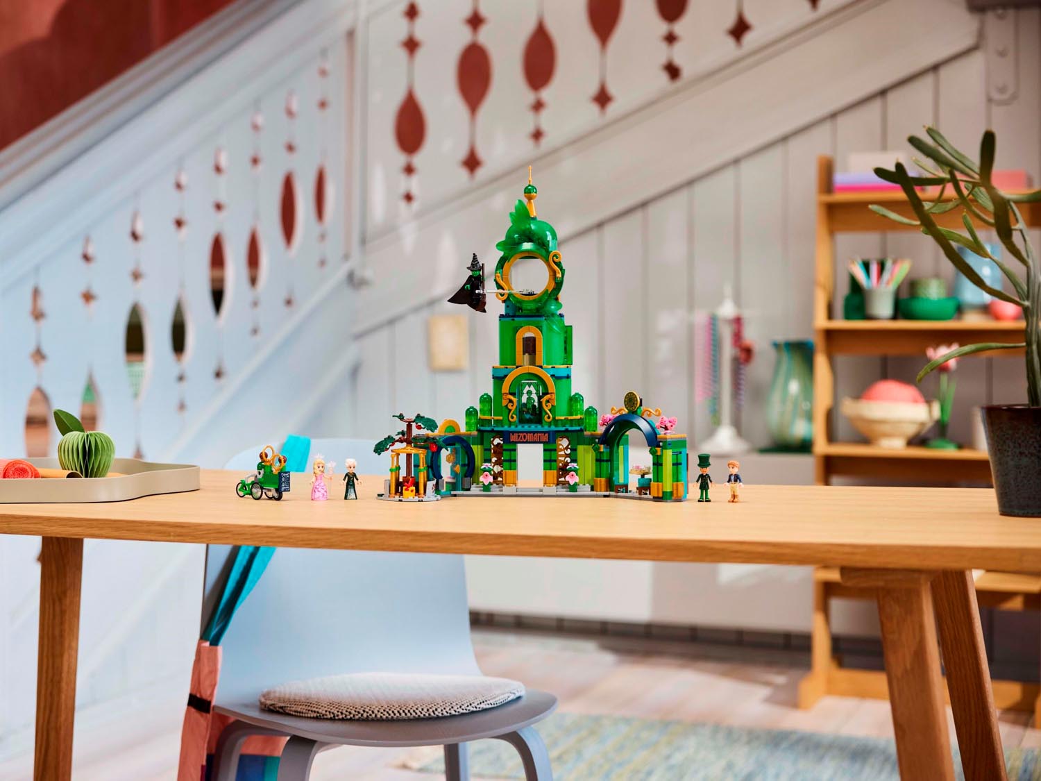 Конструктор LEGO Disney Princess Изумрудный город 945 дет. - фото 9