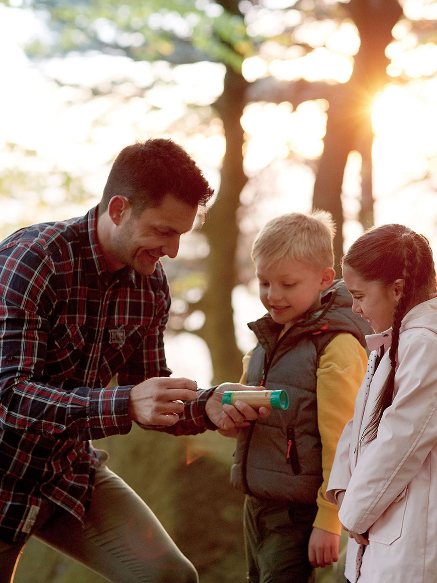 Фонарик ручной Hape Набор Туриста - фото 5