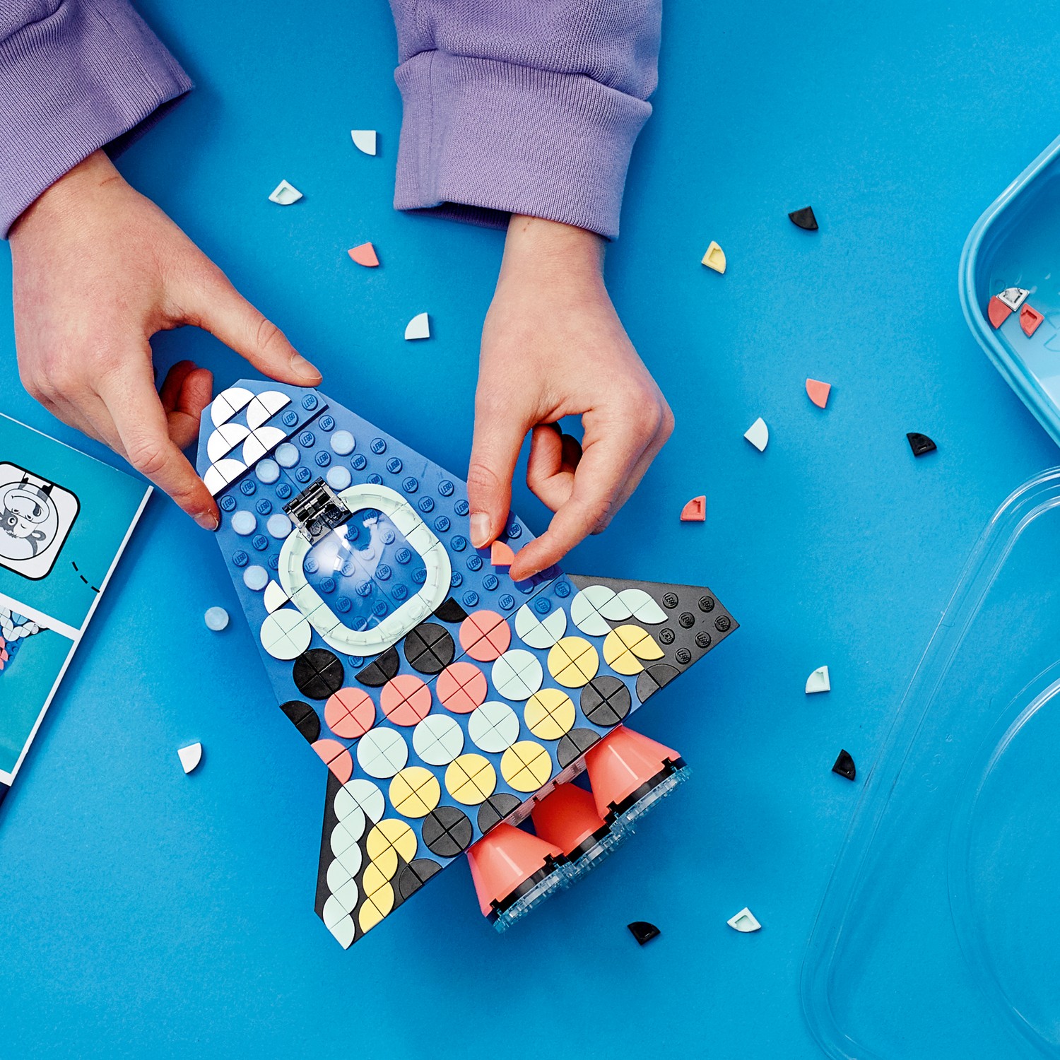Конструктор LEGO DOTS Подставка для карандашей блочный - фото 11
