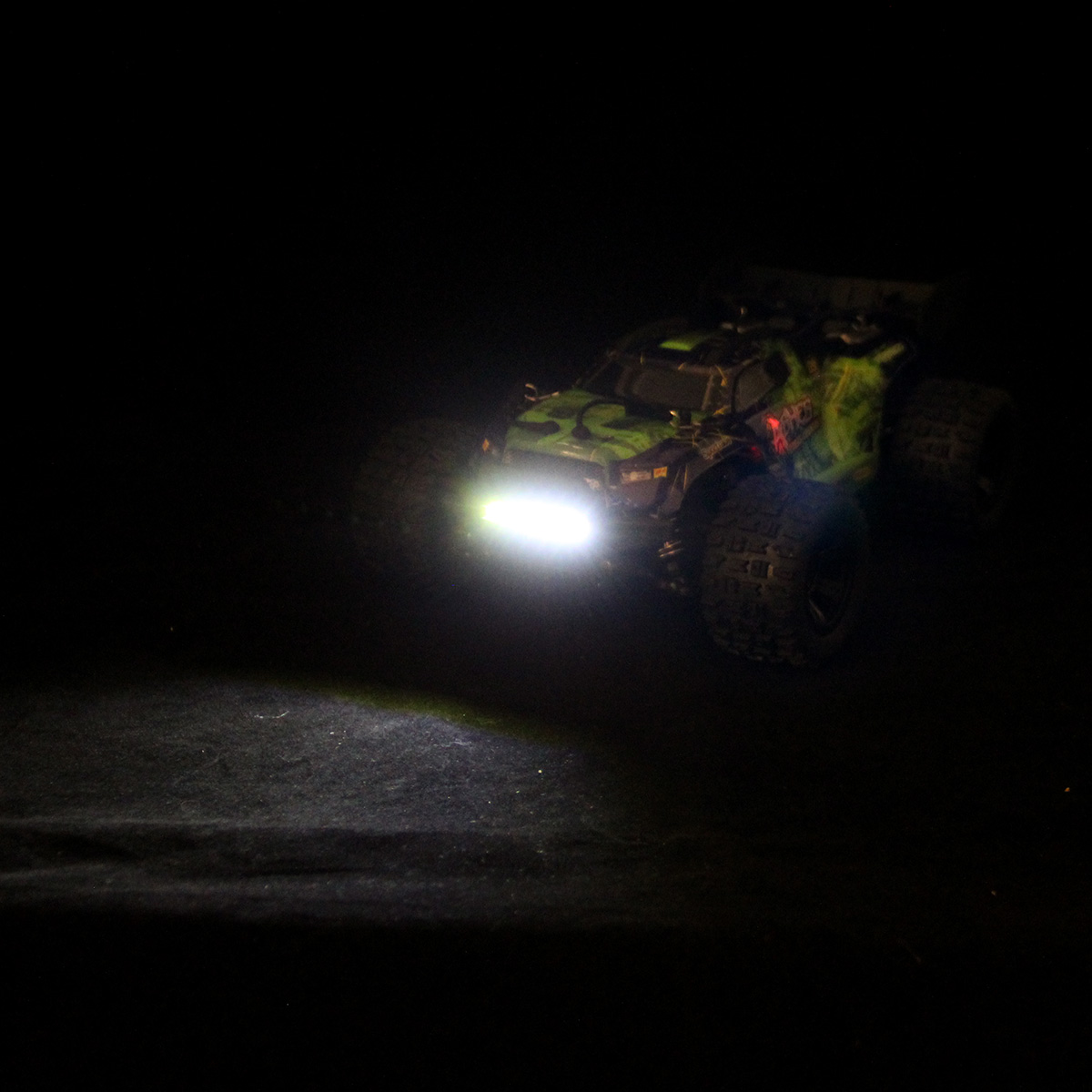 Автомобиль РУ Veld Co 1:18 - фото 31