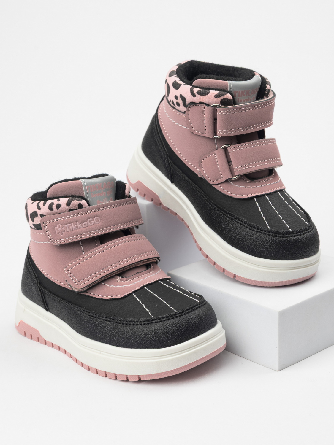 Изображение товара Демисезонные ботинки TikkaGo для девочек 22.5 розовые с леопардовым принтом