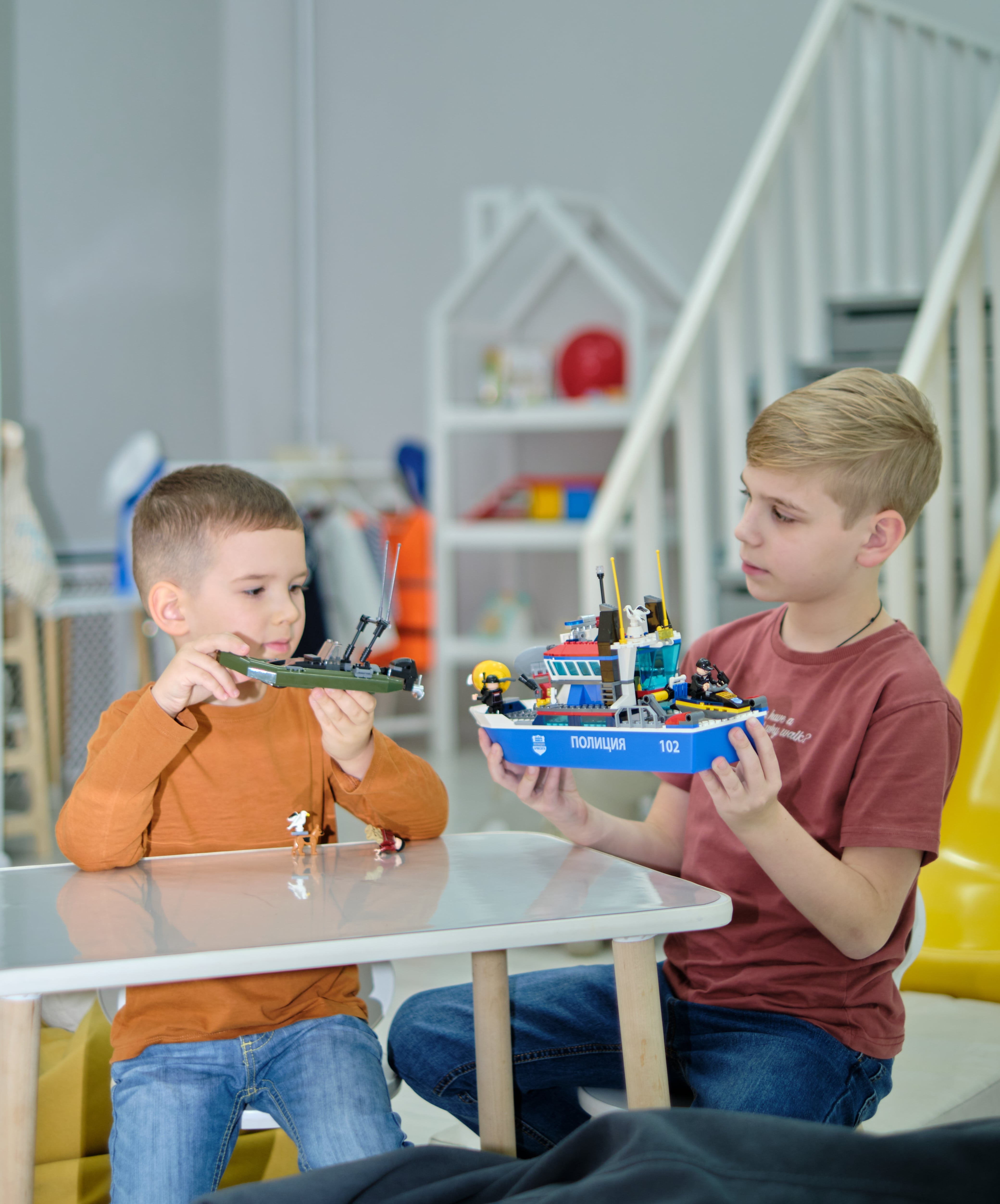 Конструктор brick labs Катер полиции 354 дет. - фото 16