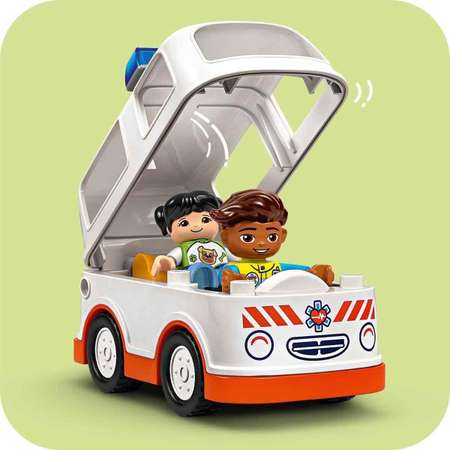 Конструктор LEGO DUPLO Машина скорой помощи блочный