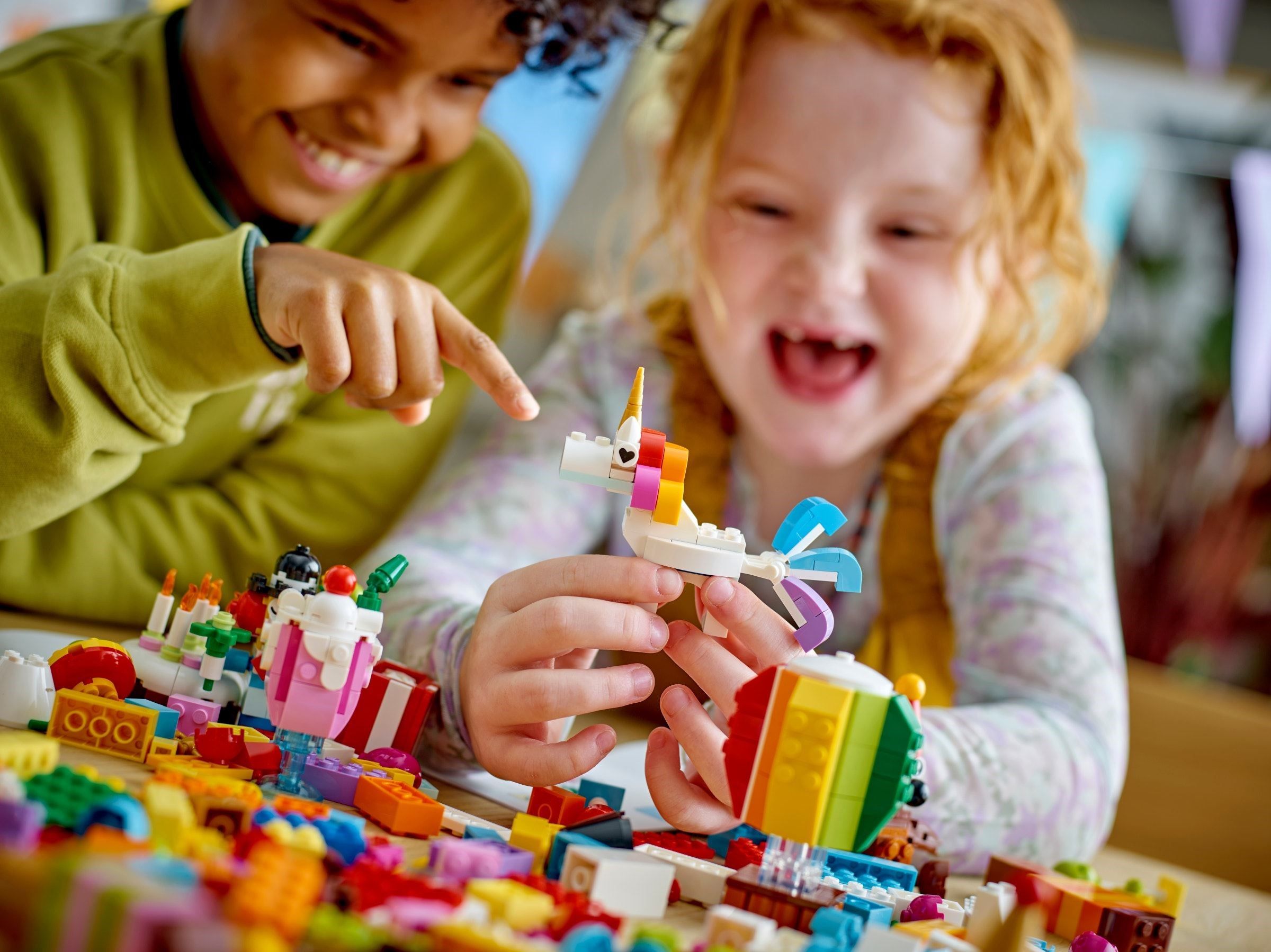 Конструктор LEGO Classic Творческая коробка 900 дет. - фото 11
