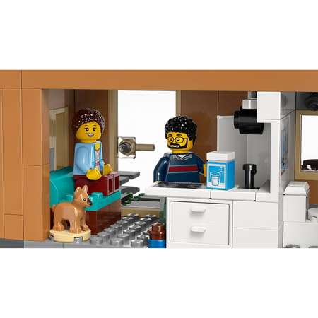 Конструктор LEGO City Family House and Electric Car блочный