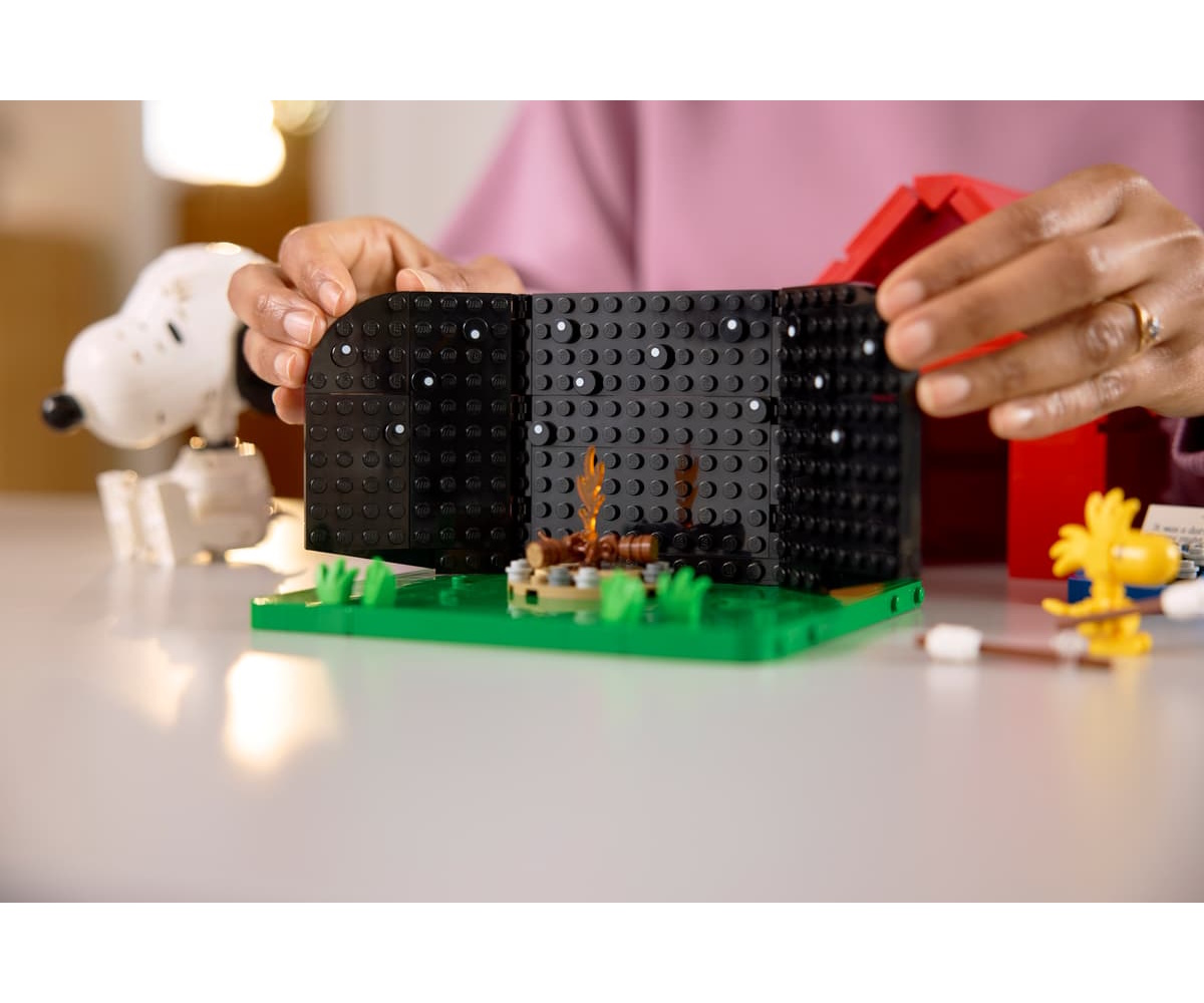 Конструктор LEGO Ideas Собачья будка Снупи 964 дет. - фото 16