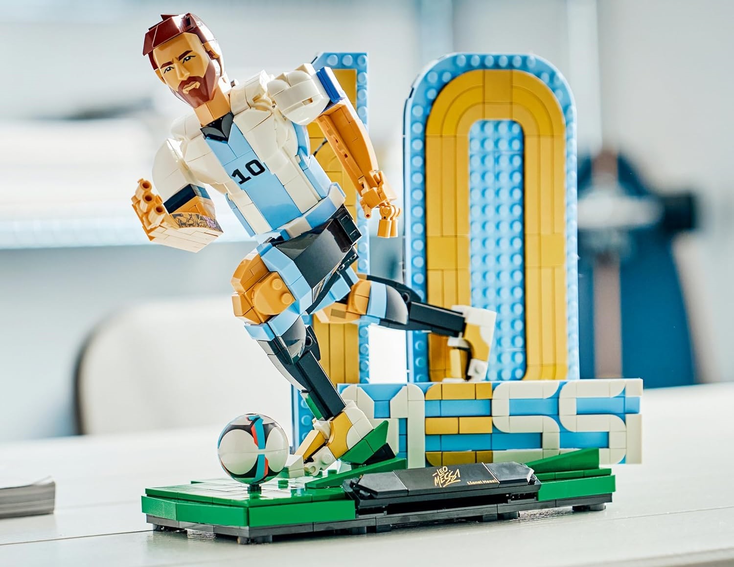 Конструктор LEGO Editions Месси-футбольная легенда 958 дет. - фото 4