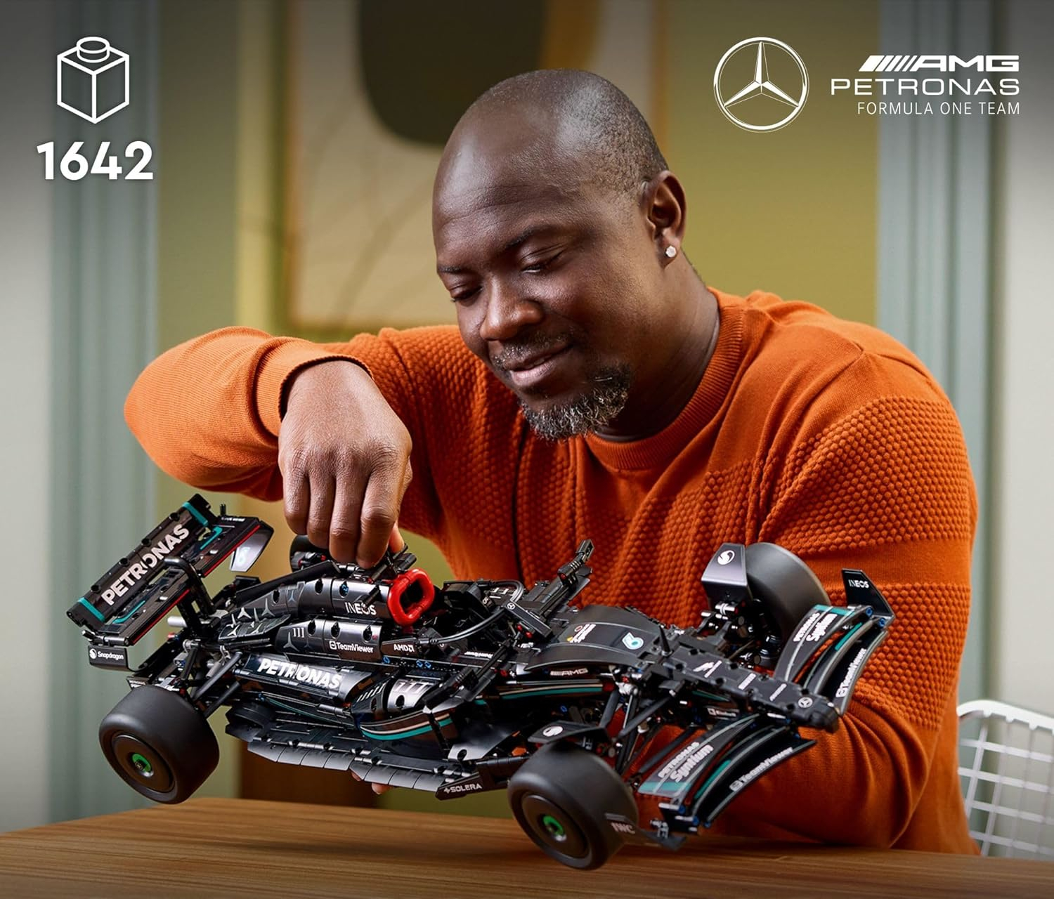 Конструктор LEGO Technic Mercedes-AMG W14 E Performance 1642 дет. - фото 9