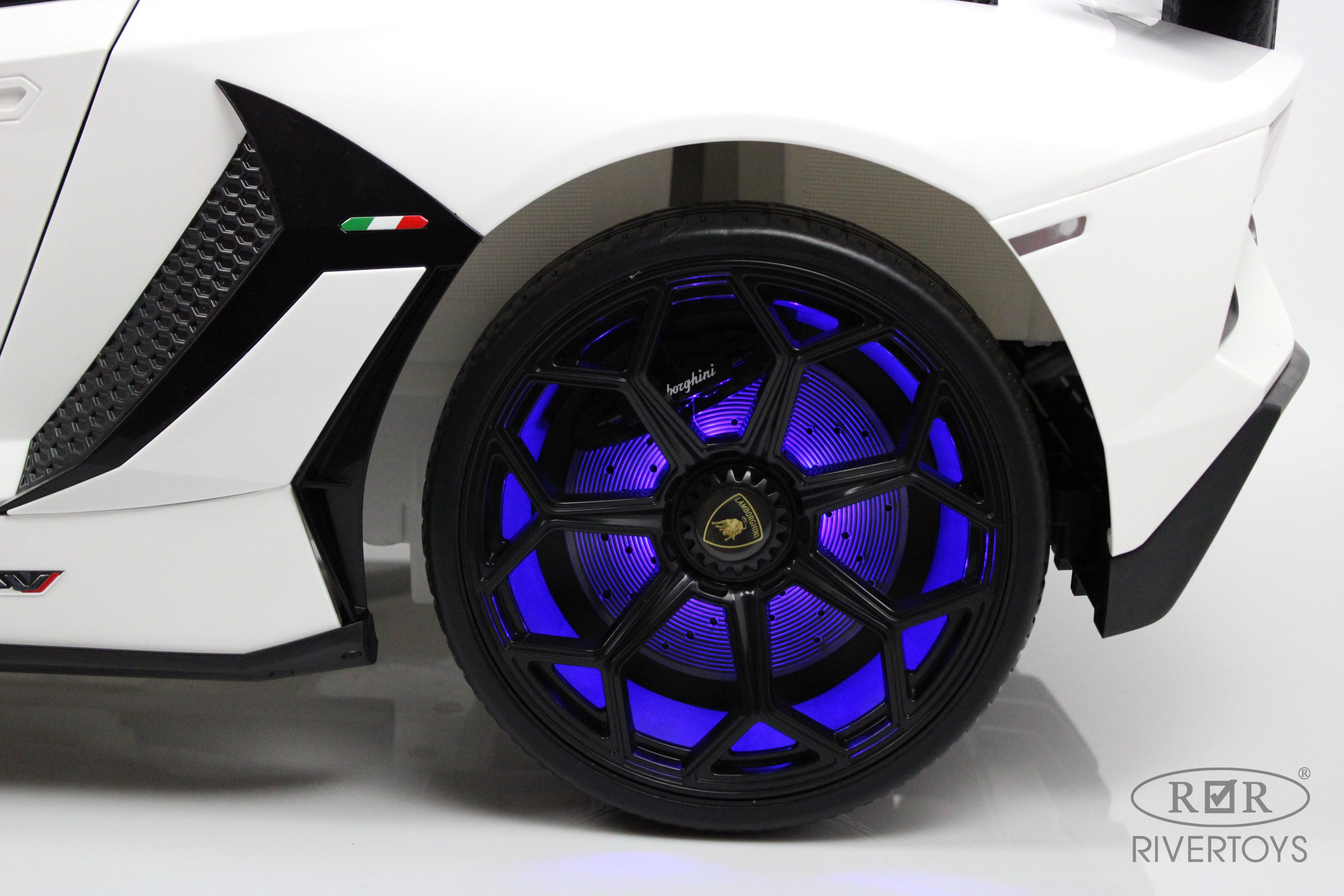 Электромобиль RIVERTOYS A111MP-WHITE С пультом ДУ - фото 15