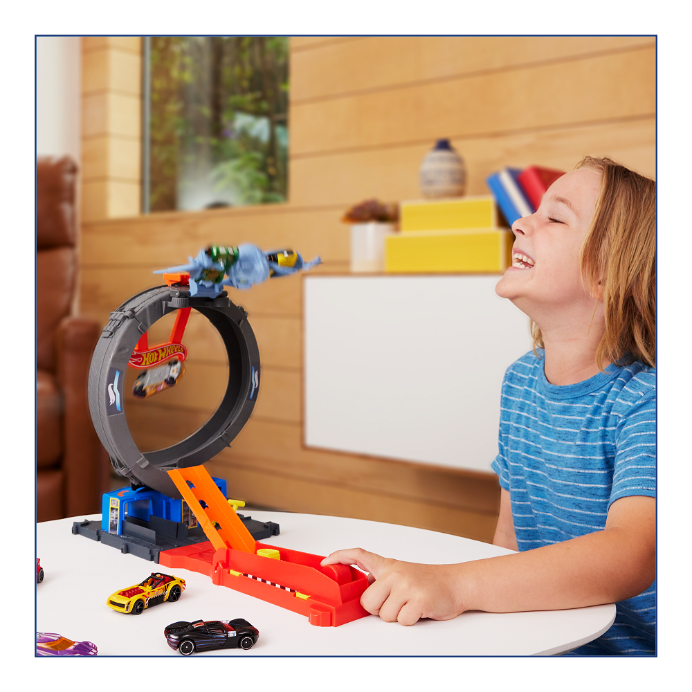 Трек Hot Wheels City Bat Loop Attack HTN78 - фото 10