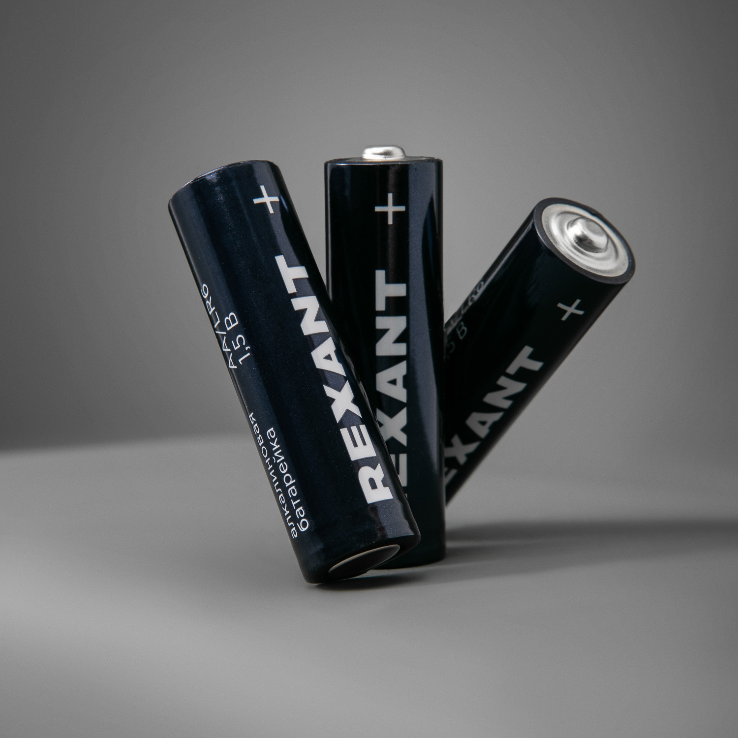 Алкалиновая батарейка REXANT AA/LR6 пальчиковая 1,5В 12 штук - фото 6