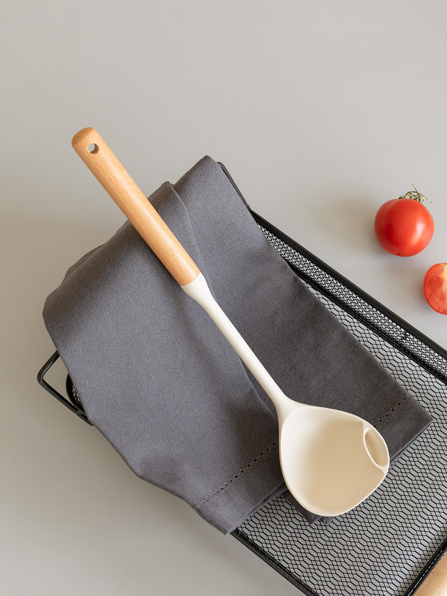 Половник DeNASTIA Силвуд 33x8x6.5 см силикон бук молочный A000346 - фото 5